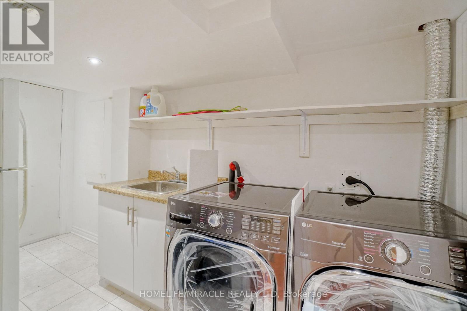 824 Khan Crescent Property Photo 31