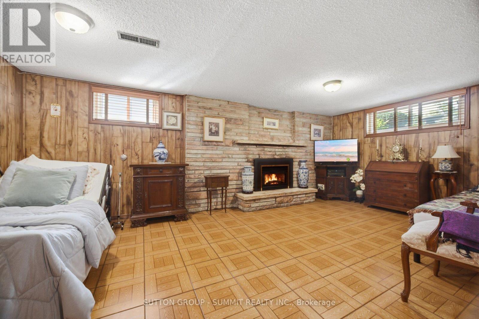 8 Woolton Crescent Property Photo 15