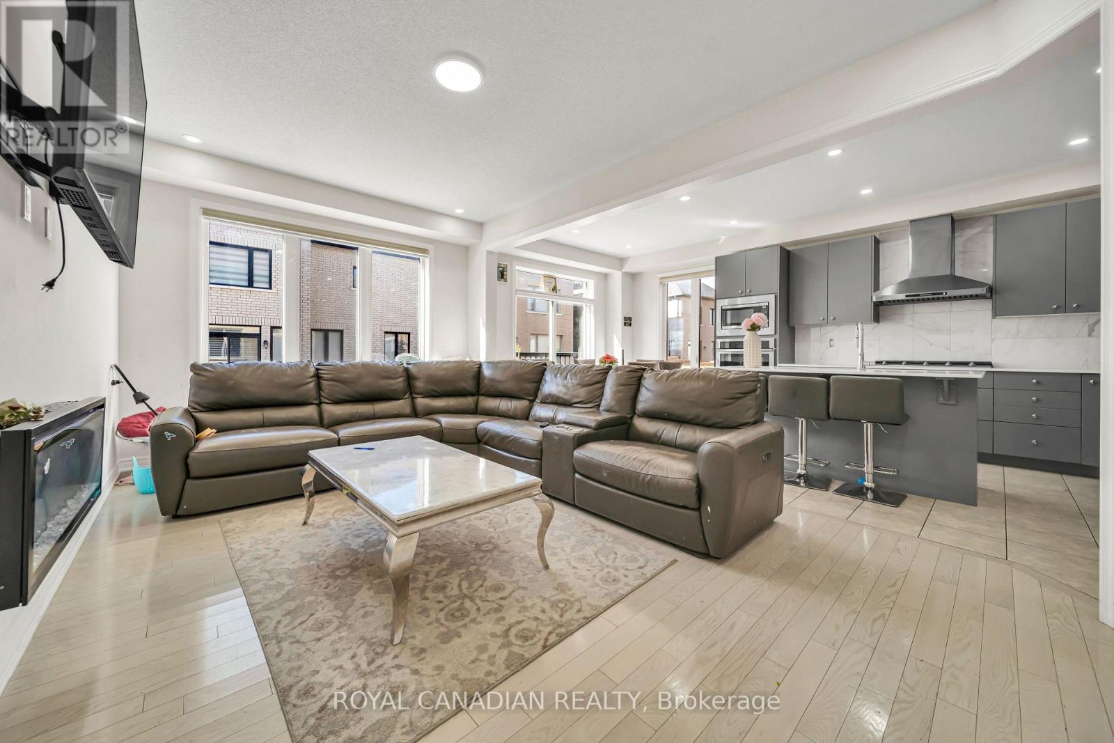 33 Bachelor Street Property Photo 16