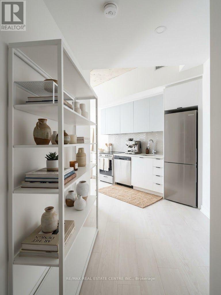 514 - 57 Brock Avenue Property Photo 20