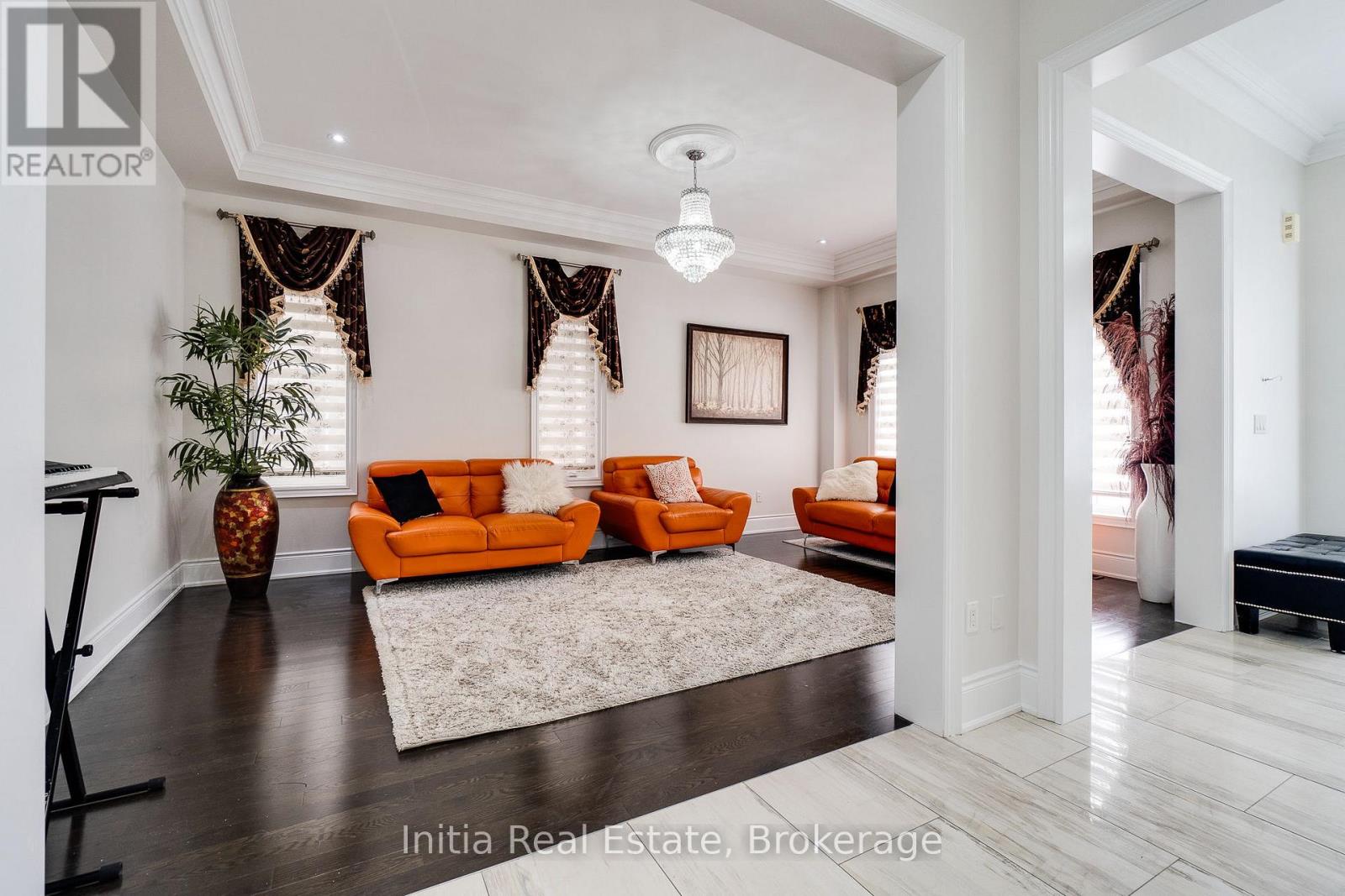 12 Erintown Crescent S Property Photo 4