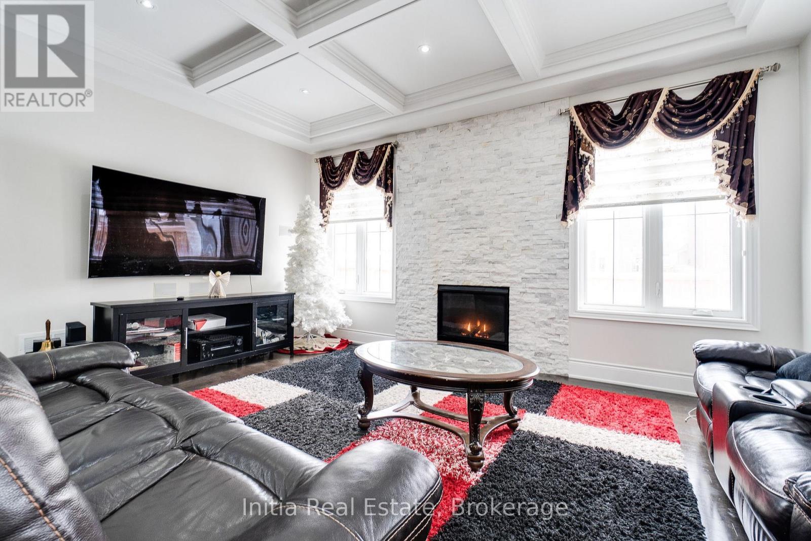 12 Erintown Crescent S Property Photo 7