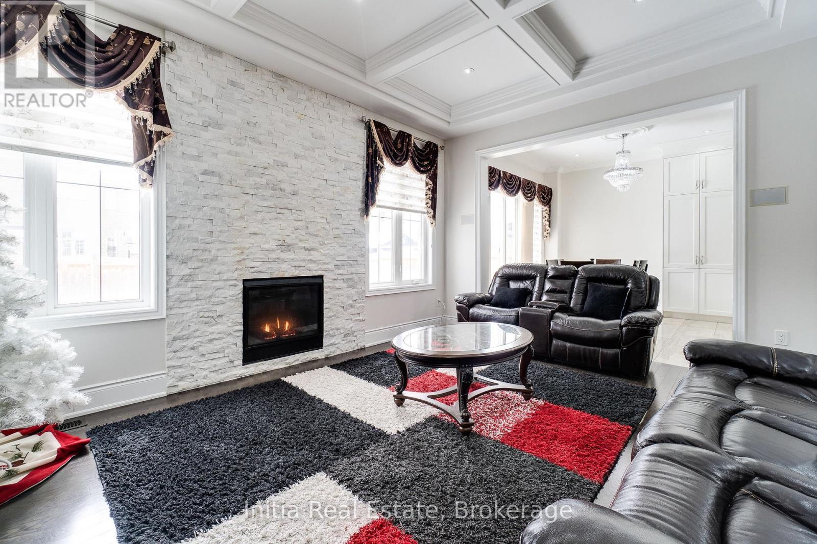 12 Erintown Crescent S Property Photo 8