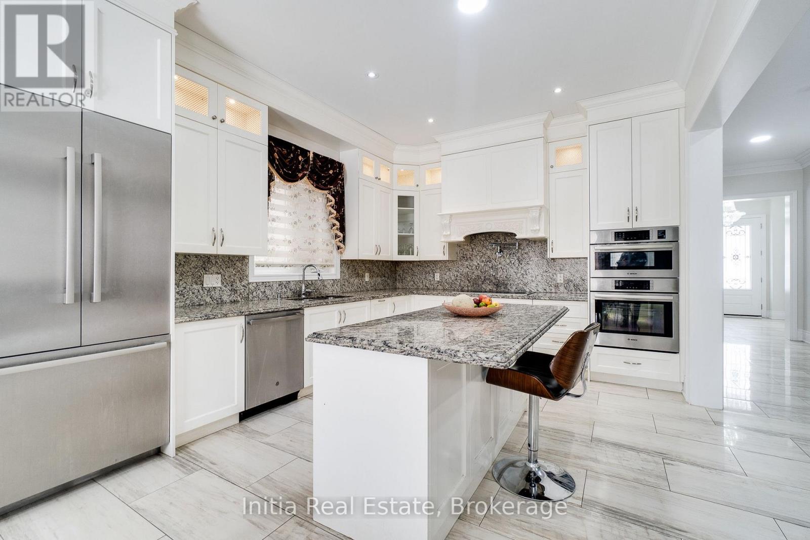 12 Erintown Crescent S Property Photo 10