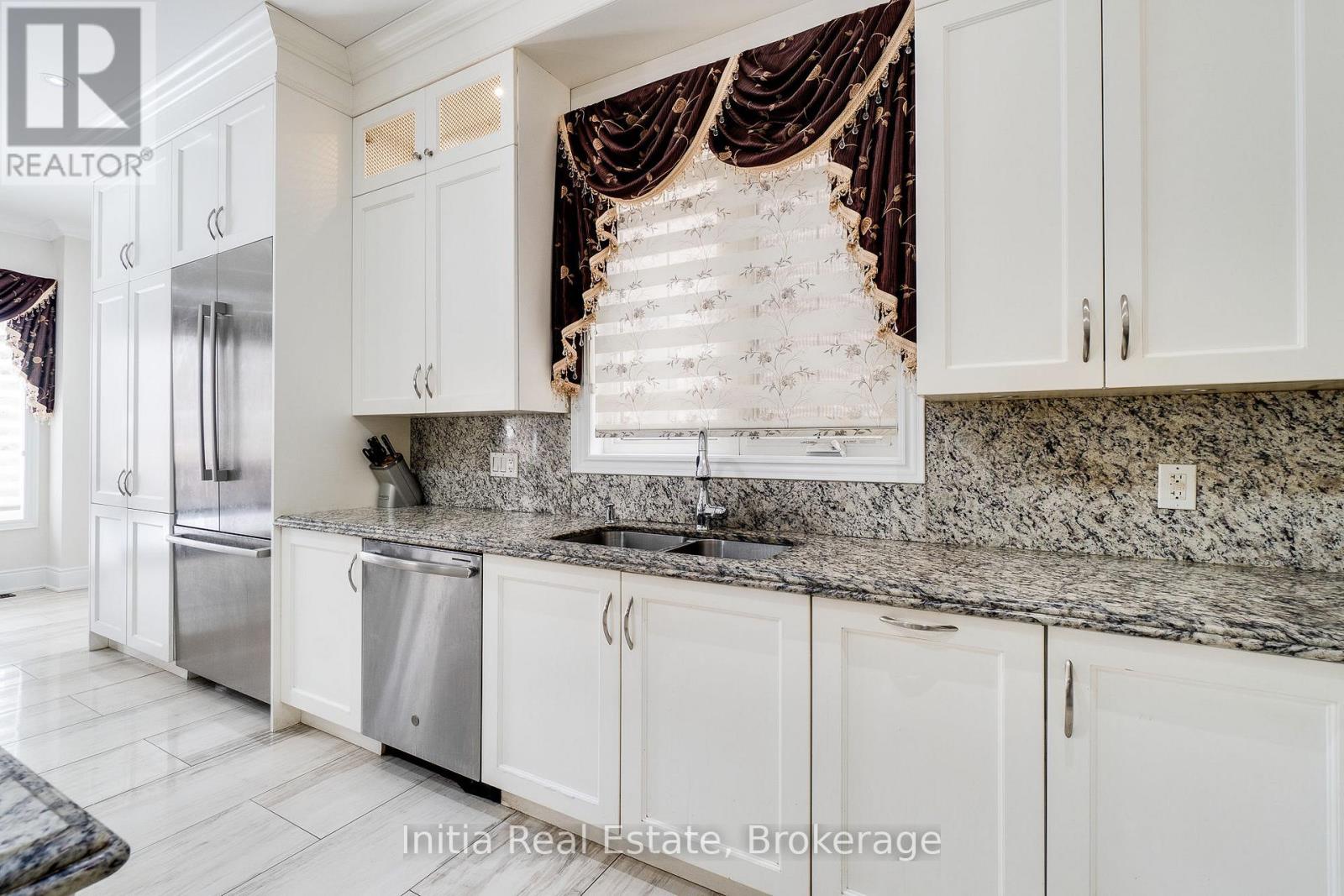12 Erintown Crescent S Property Photo 11