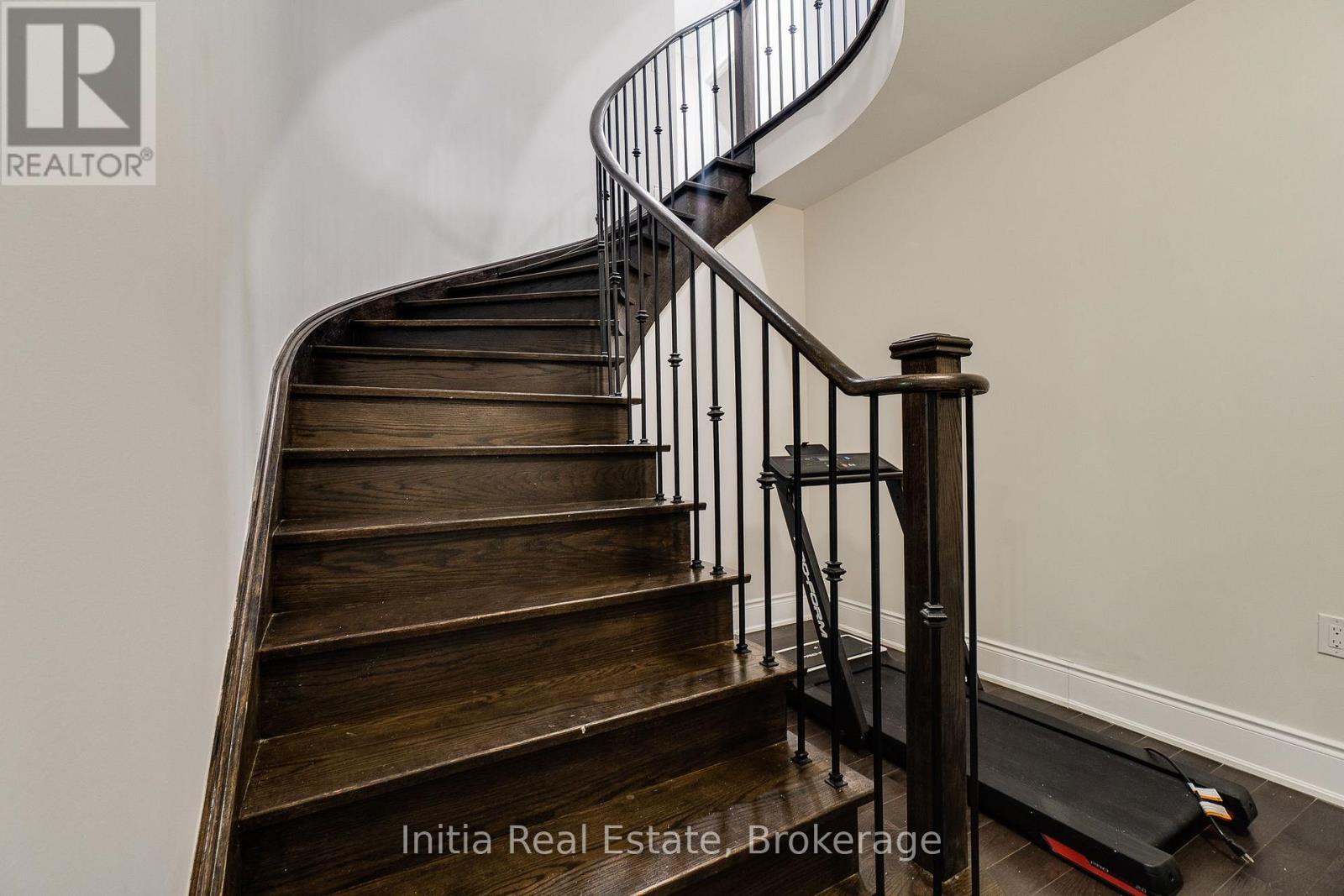 12 Erintown Crescent S Property Photo 31