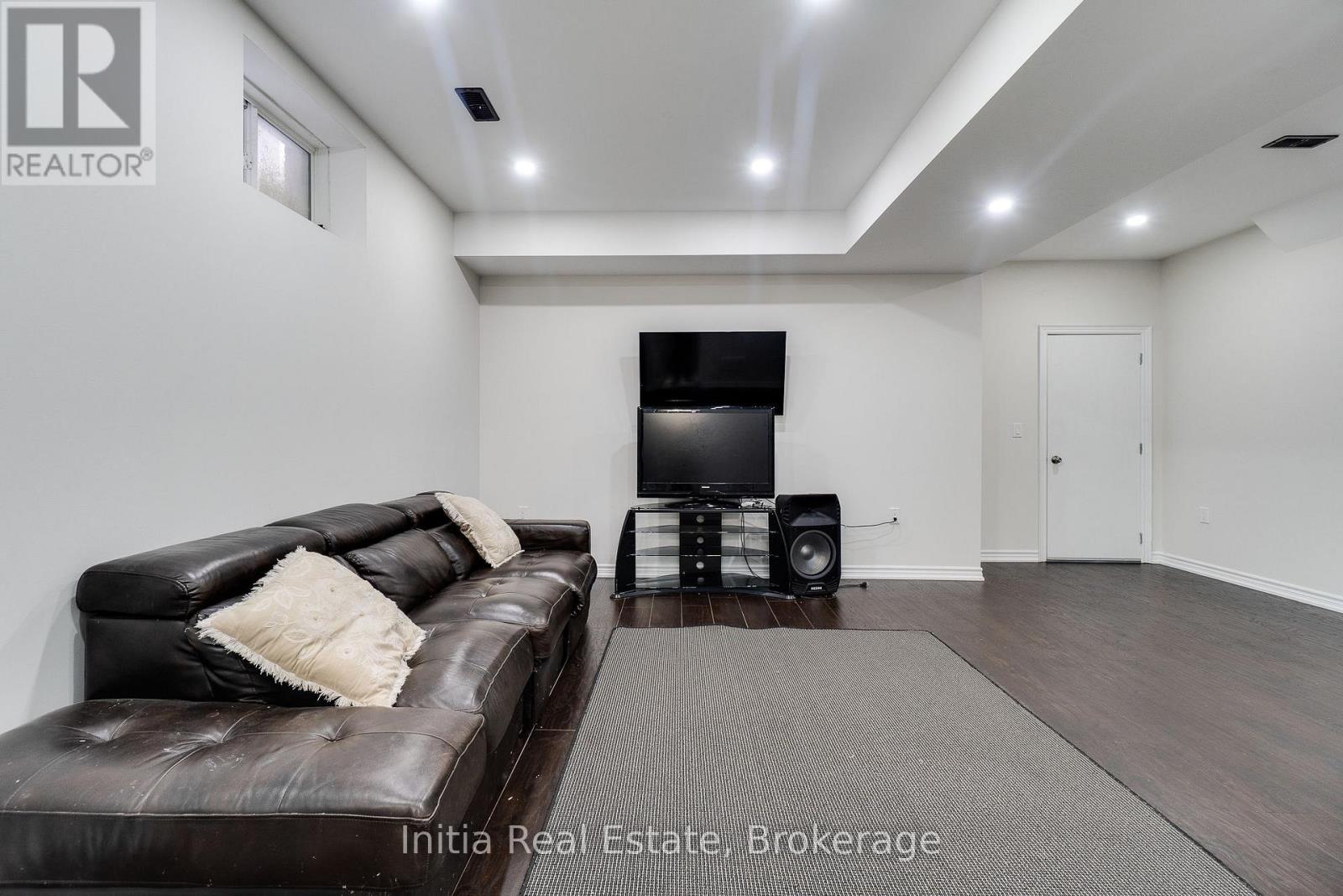 12 Erintown Crescent S Property Photo 33