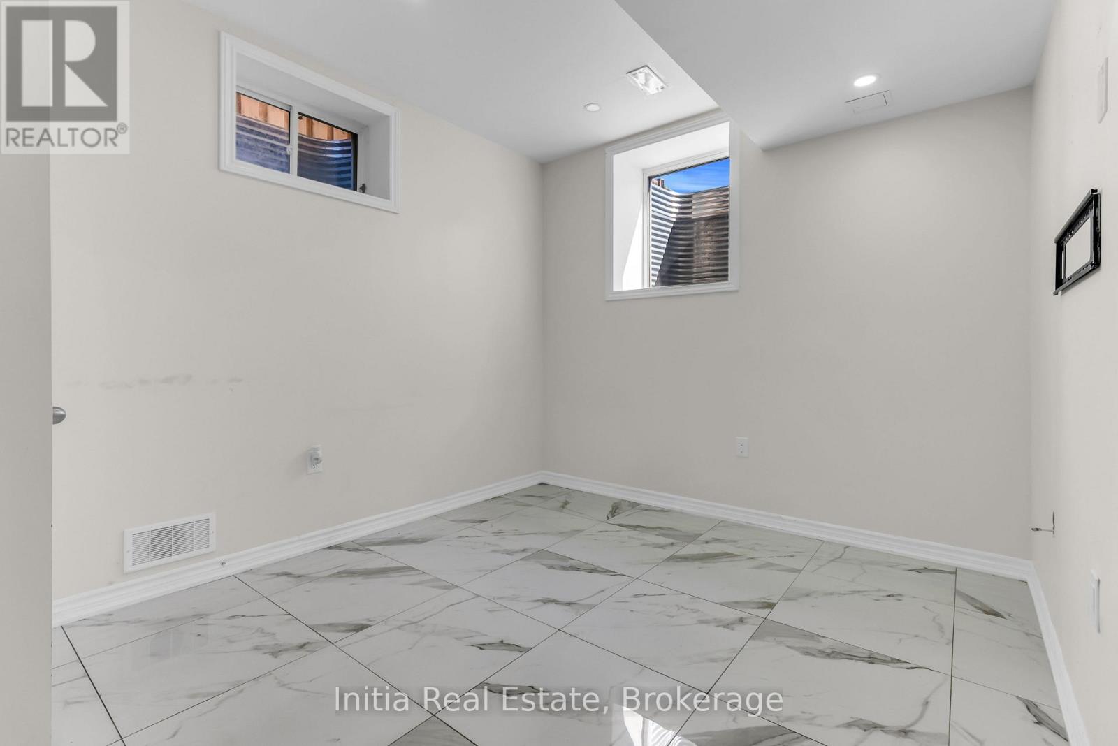 12 Erintown Crescent S Property Photo 39