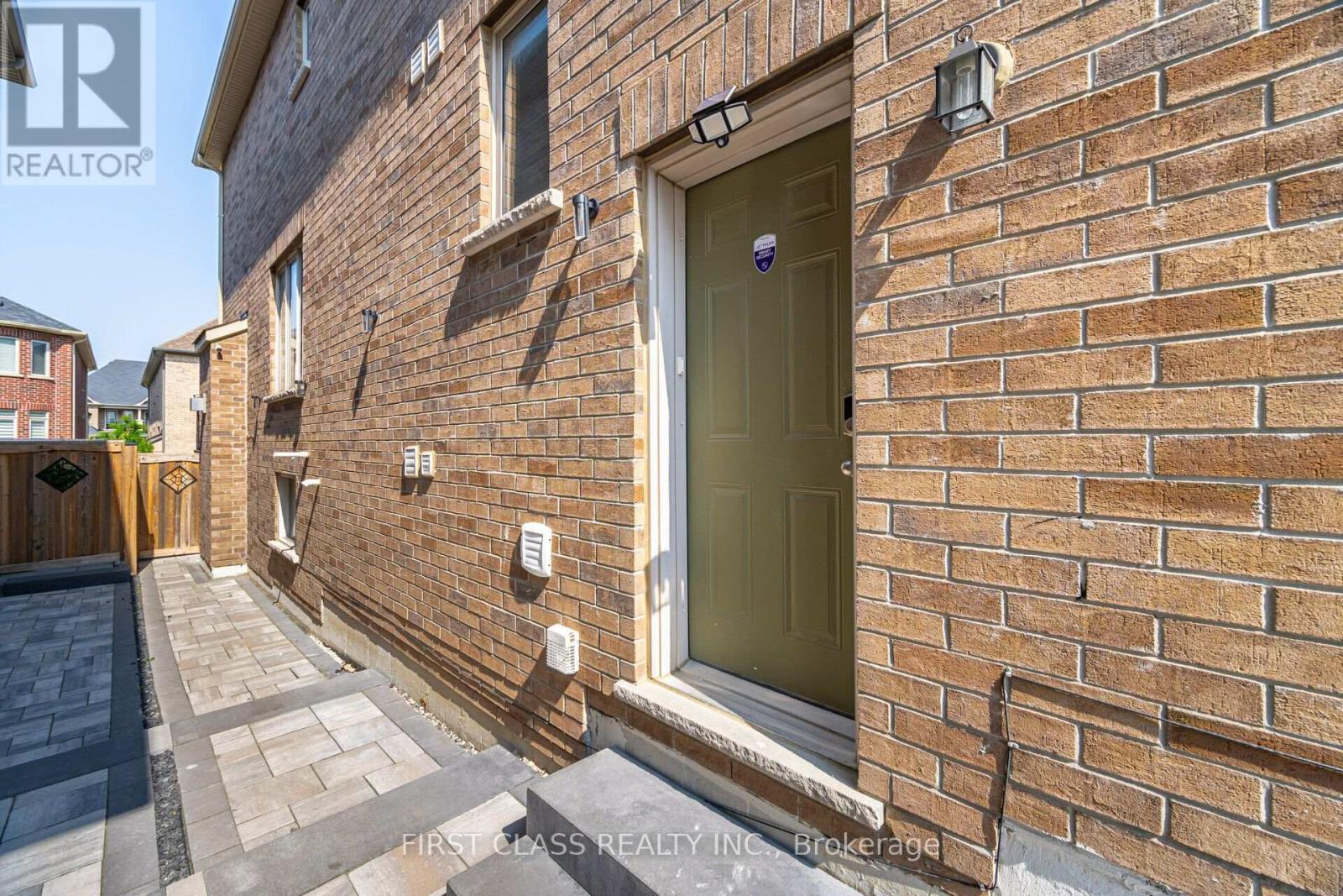 146 Rising Hill Ridge W Property Photo 2