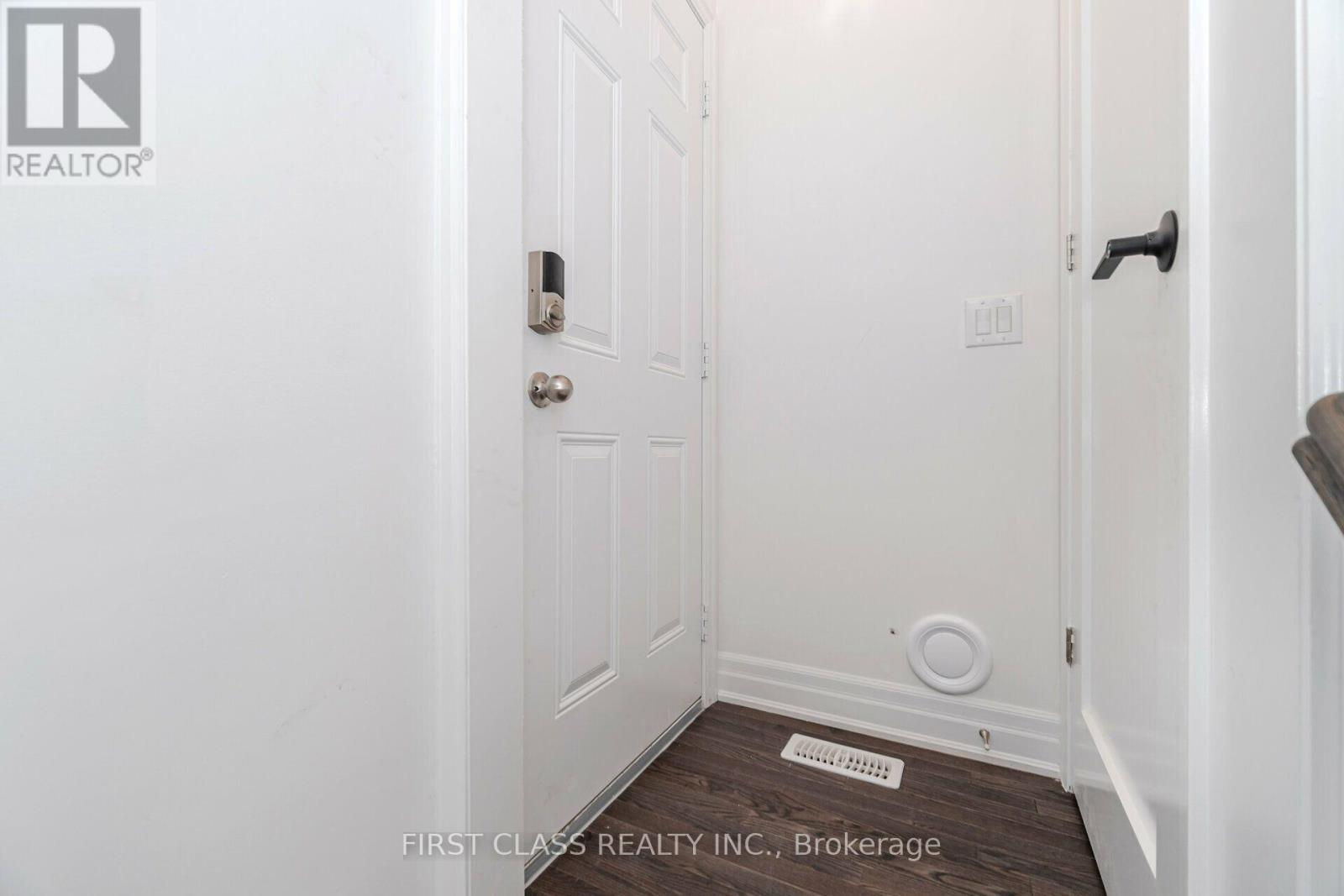 146 Rising Hill Ridge W Property Photo 3