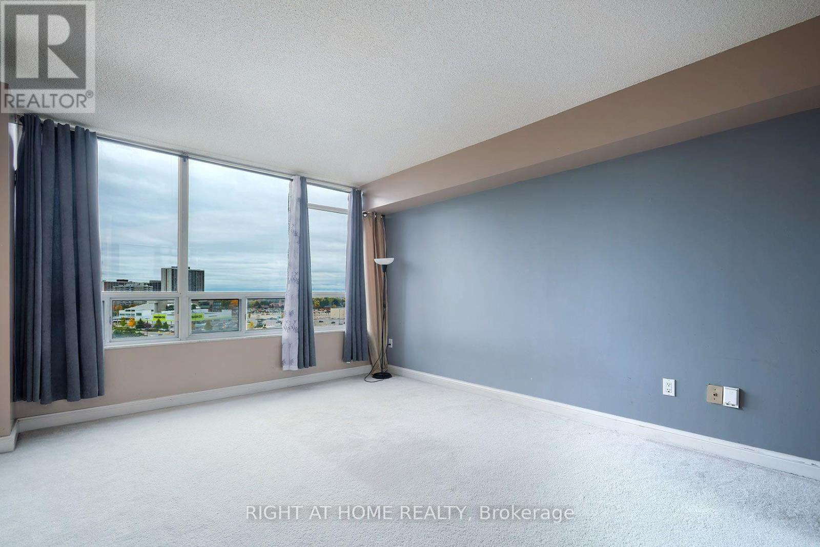 708 - 22 Hanover Road Property Photo 28