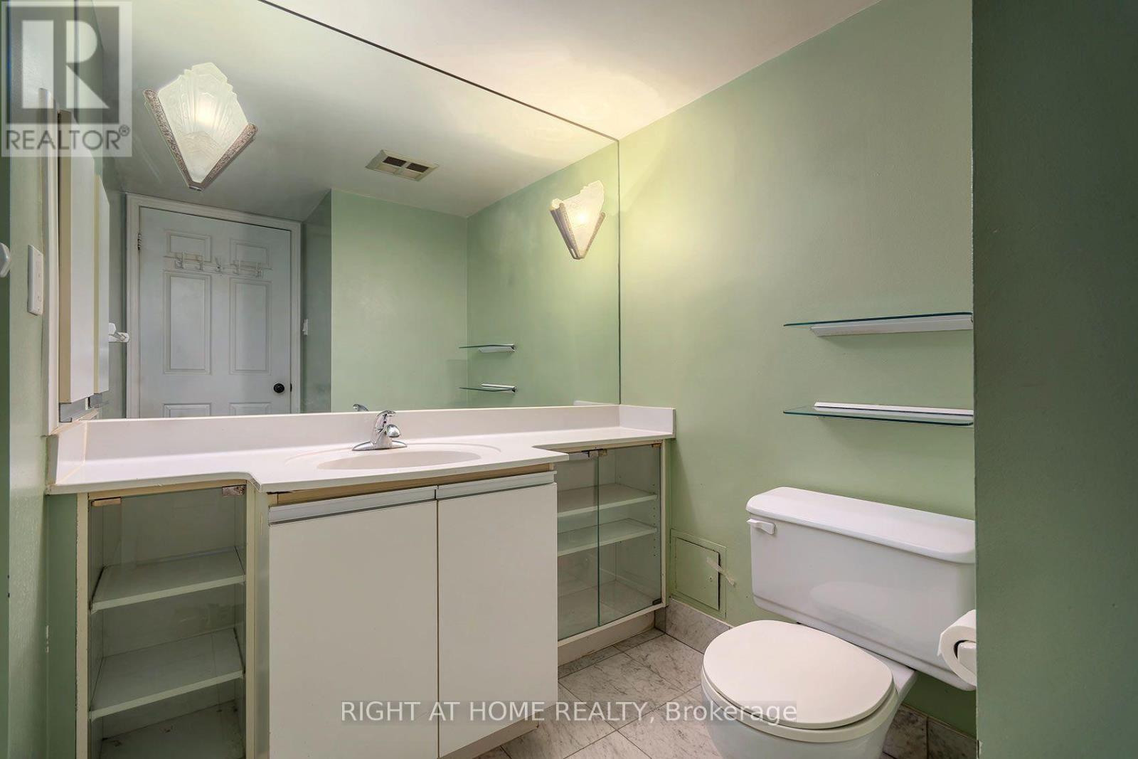 708 - 22 Hanover Road Property Photo 31