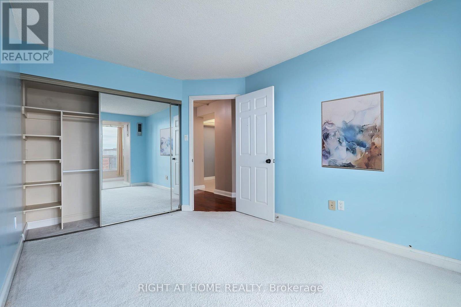 708 - 22 Hanover Road Property Photo 34