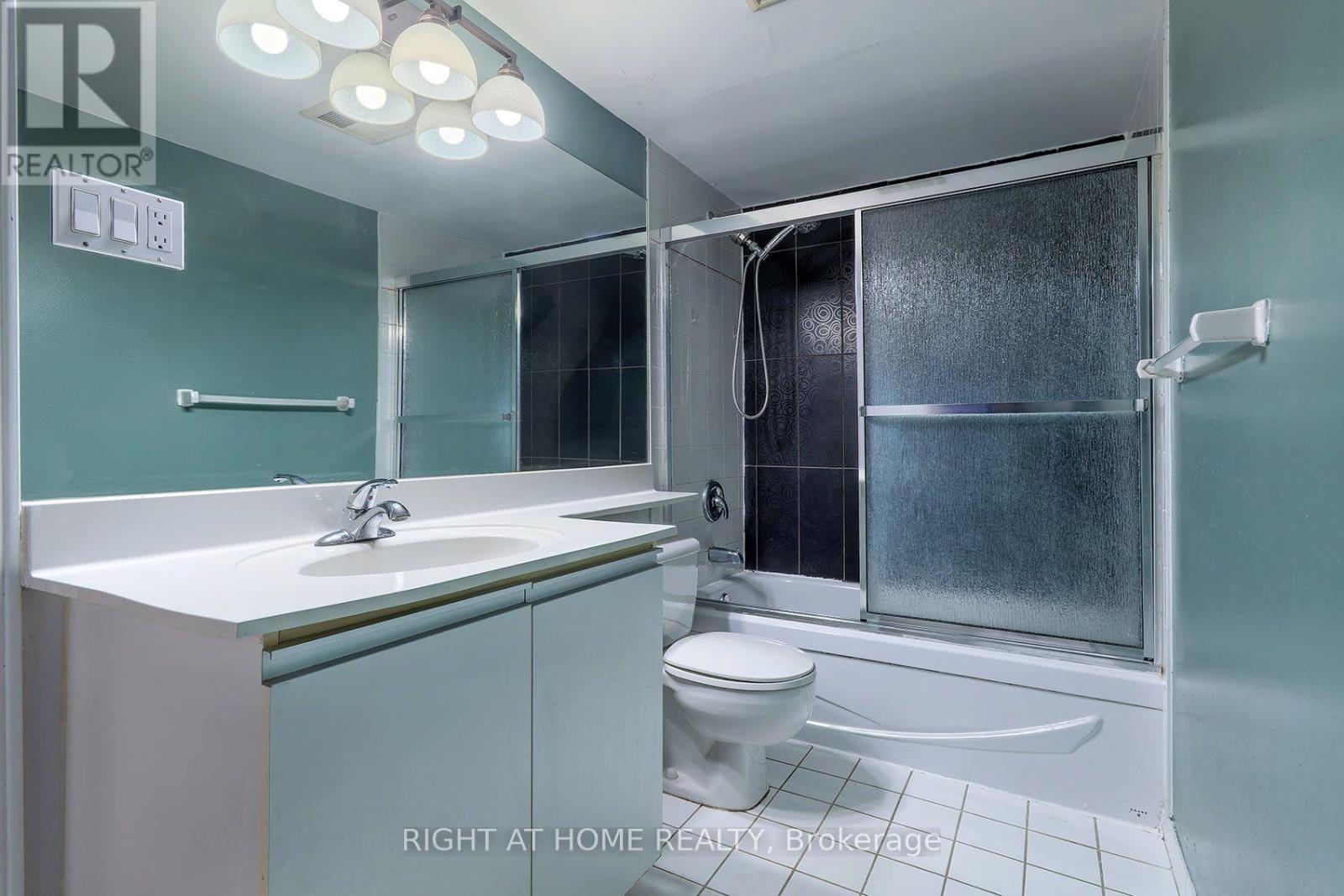 708 - 22 Hanover Road Property Photo 35