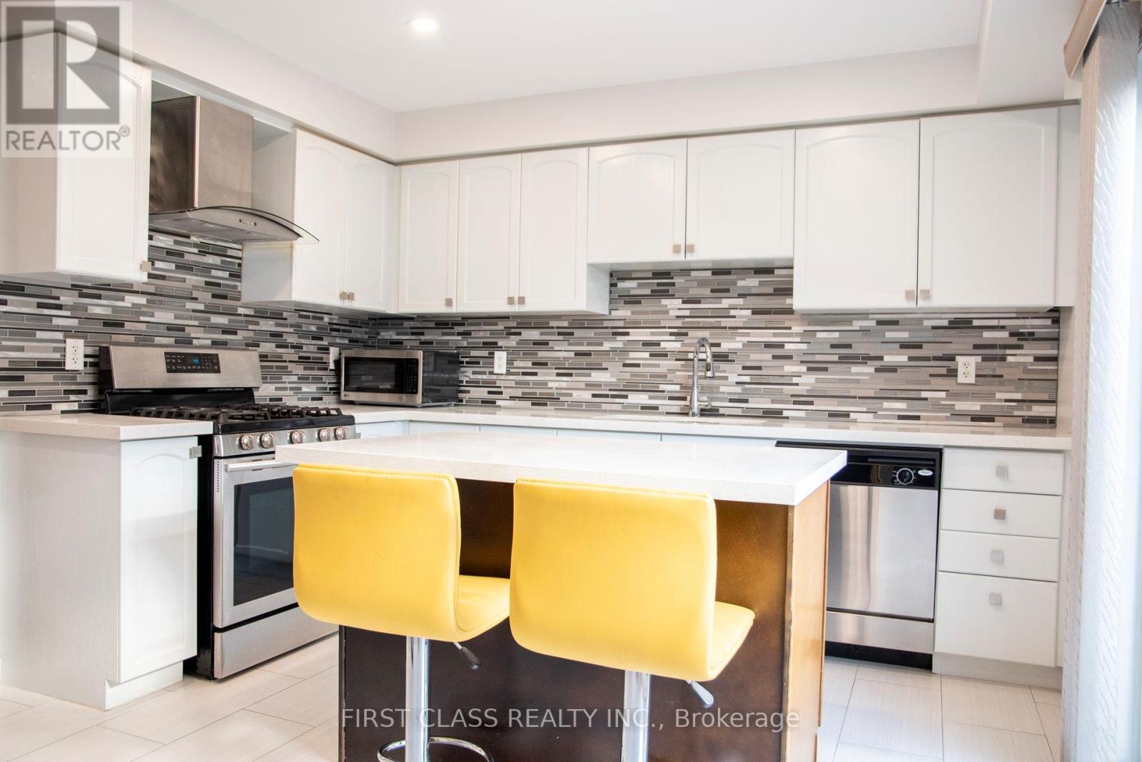 7224 DEANLEE COURT Property Photo 1