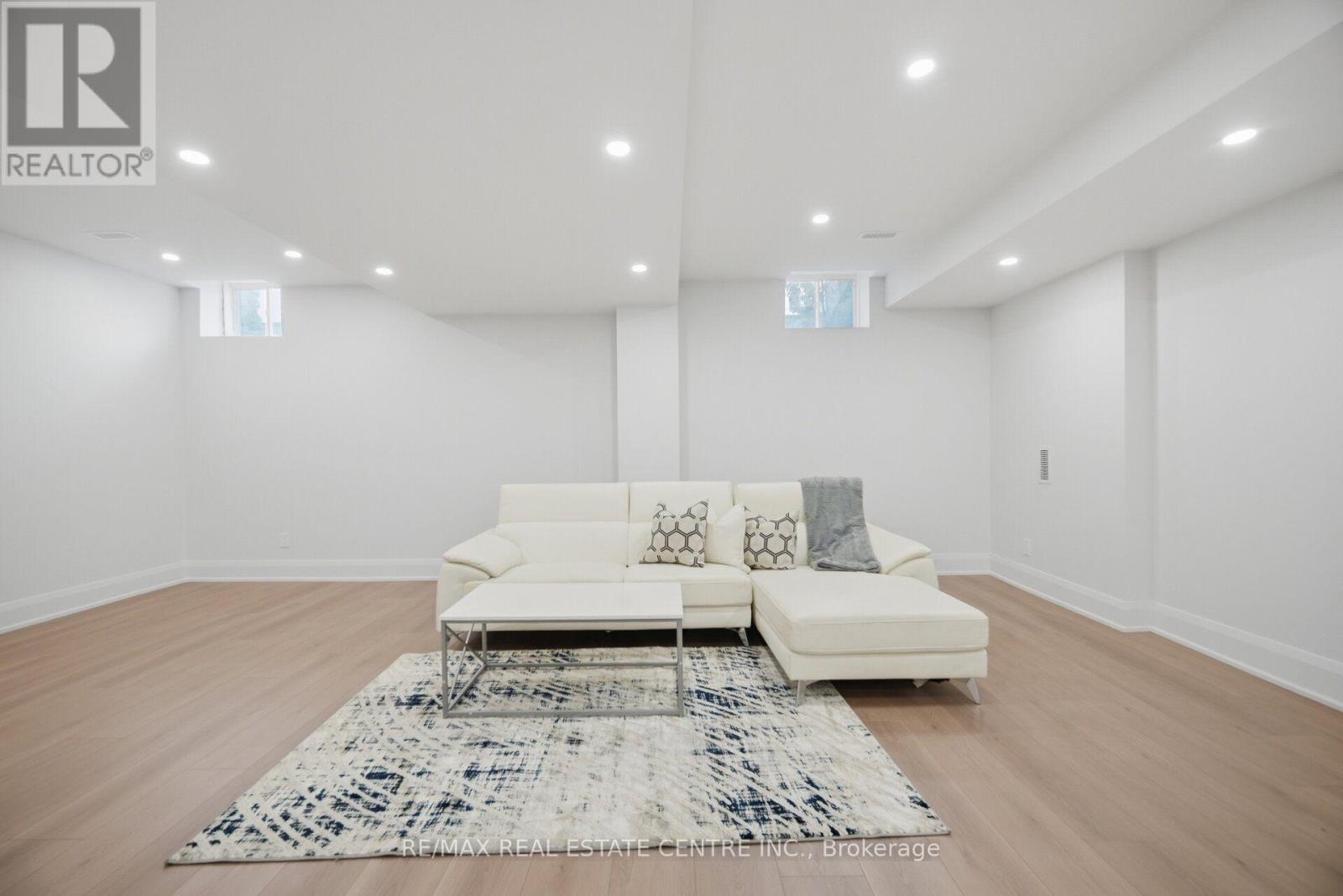4 Calstock Place Property Photo 35