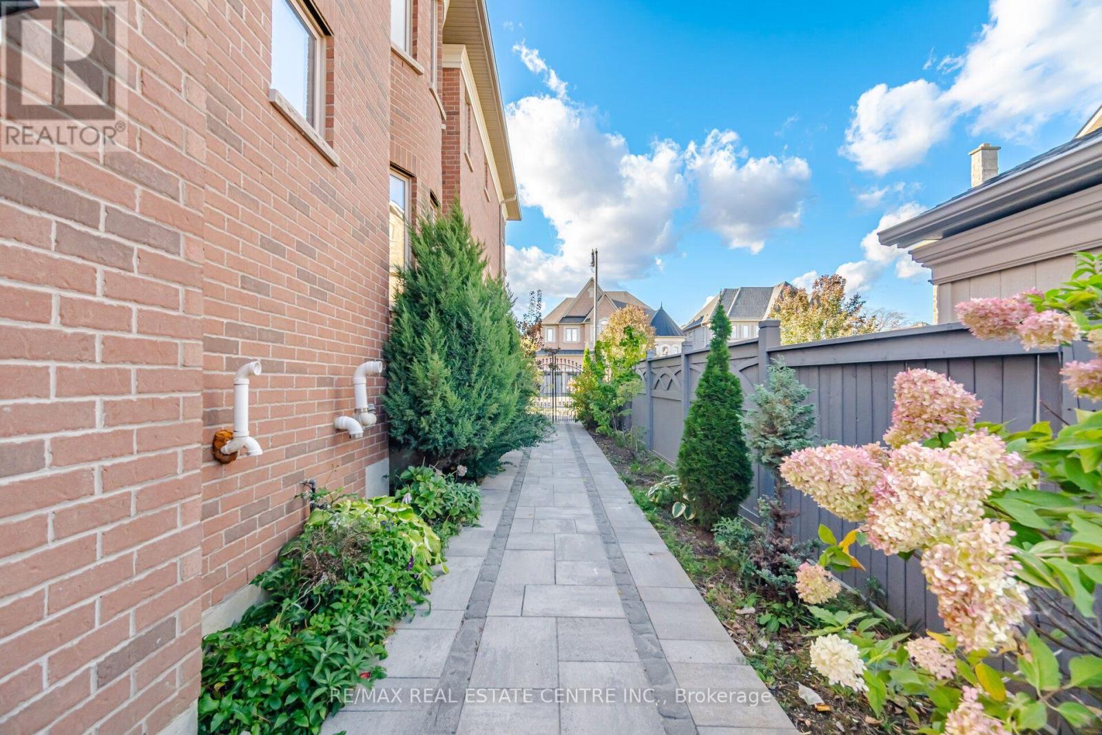4 Calstock Place Property Photo 44