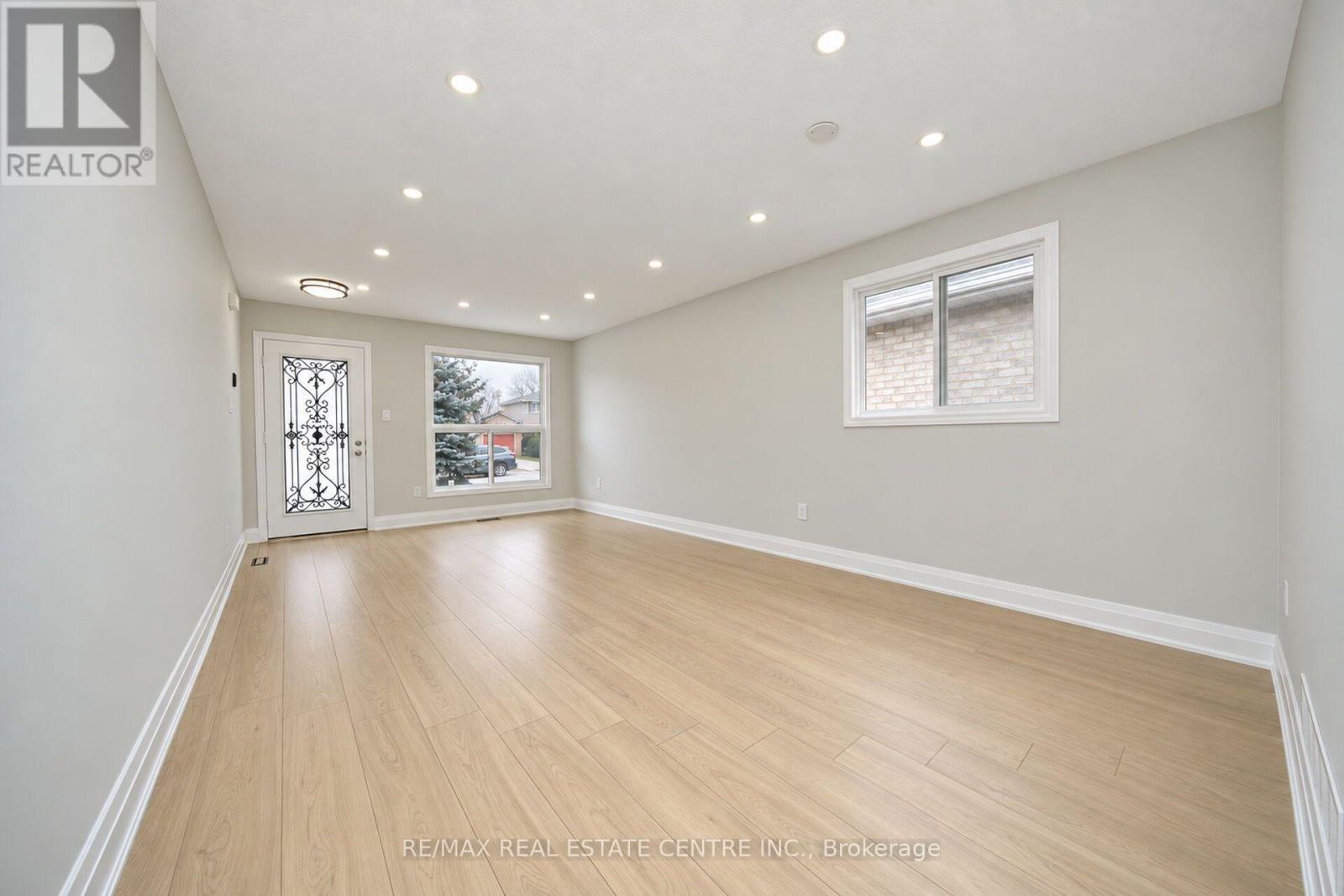 130 Martindale Crescent Property Photo 6