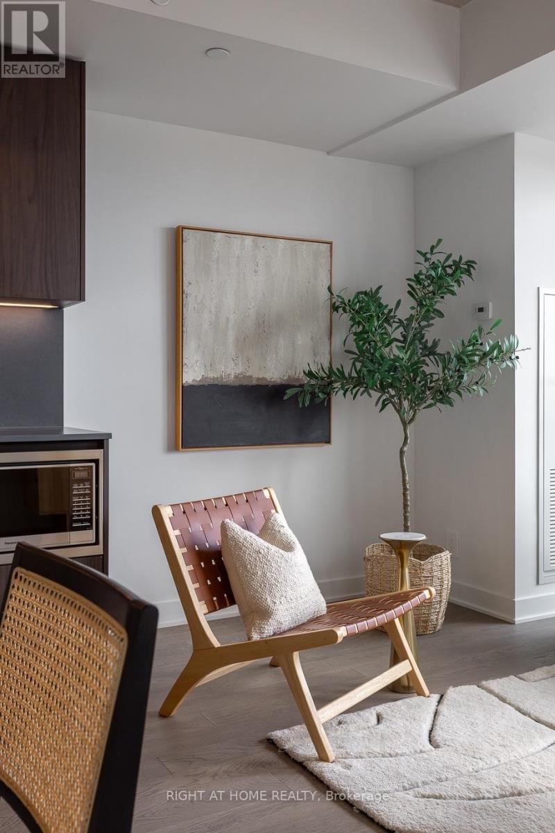 524 - 2720 Dundas Street W Property Photo 3