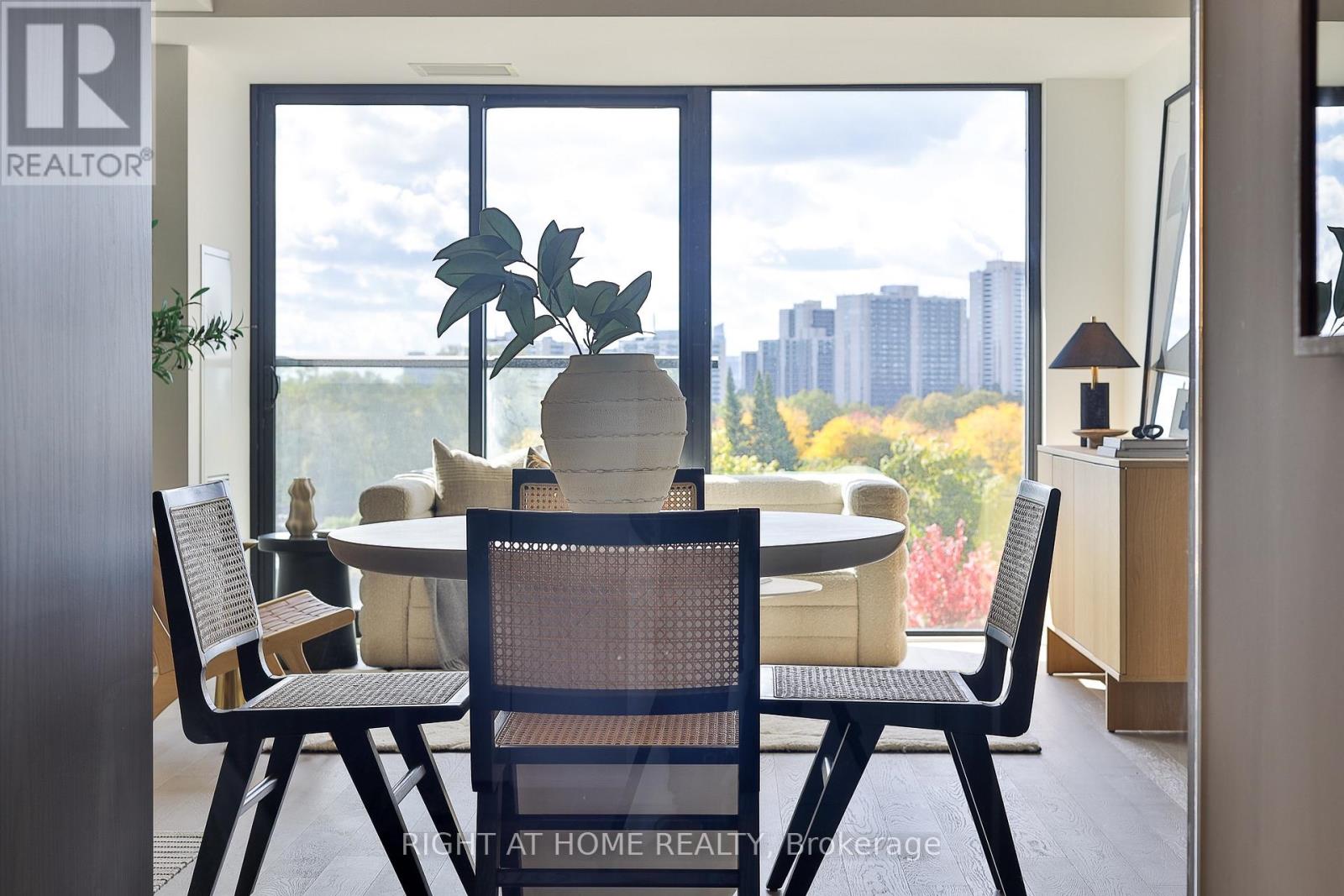 524 - 2720 Dundas Street W Property Photo 6