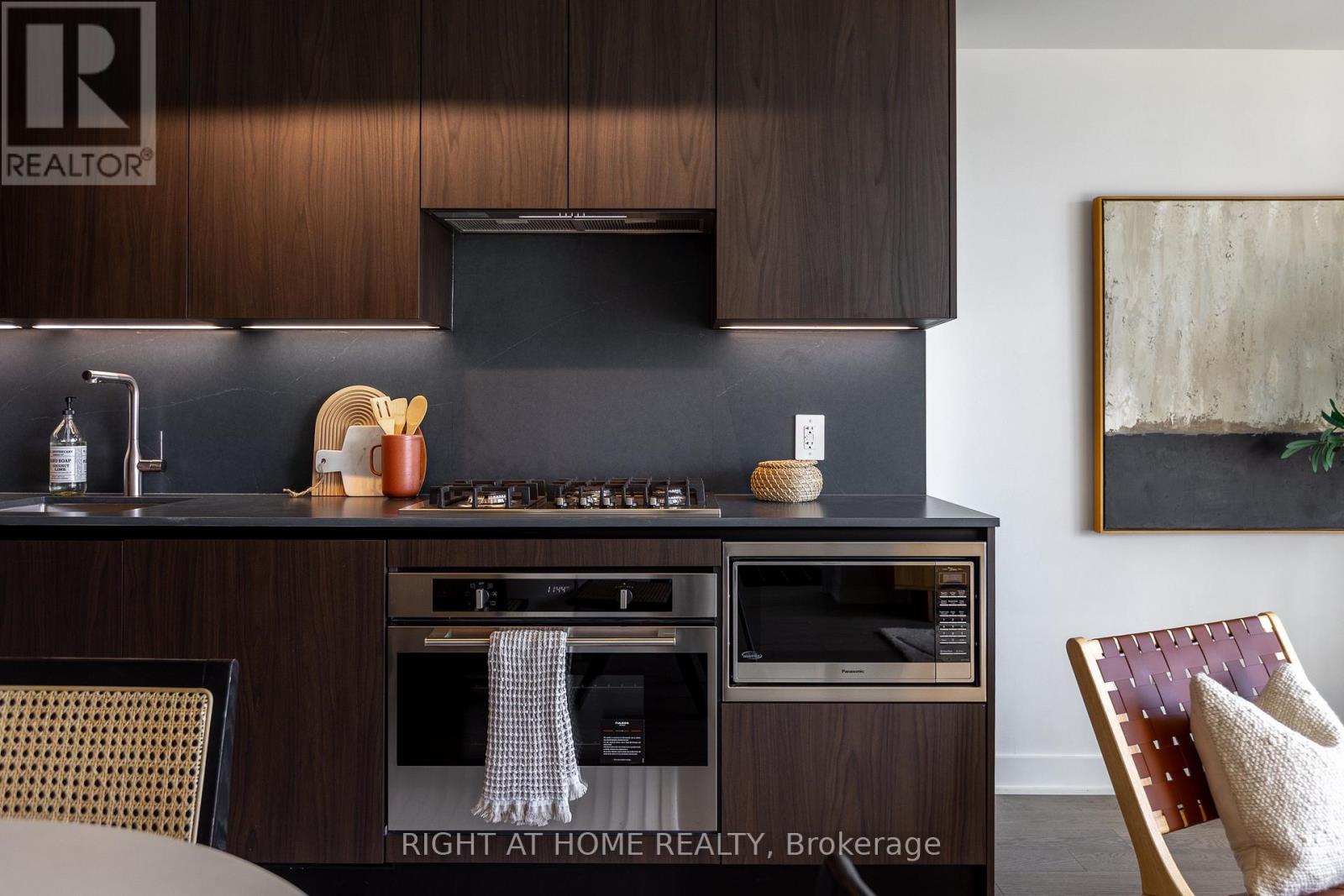 524 - 2720 Dundas Street W Property Photo 8