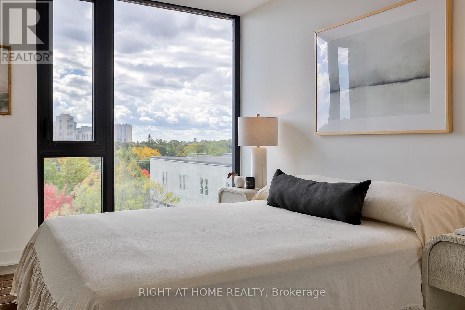 524 - 2720 Dundas Street W Property Photo 13