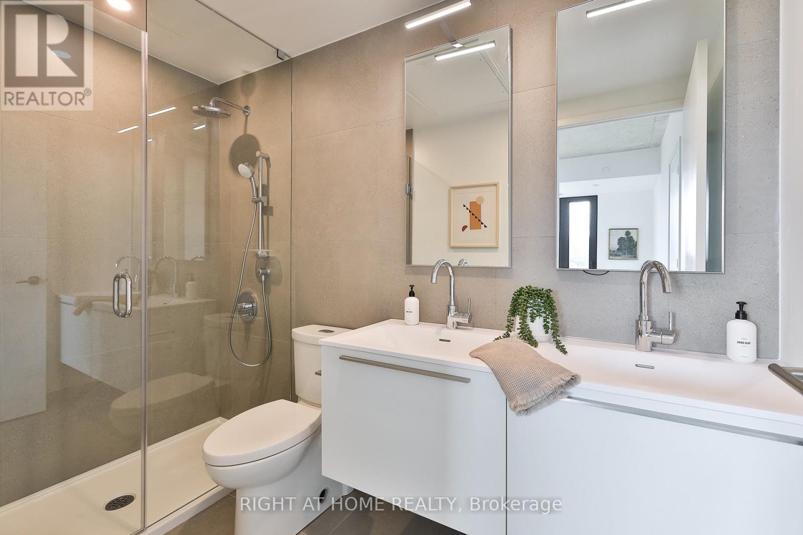 524 - 2720 Dundas Street W Property Photo 15