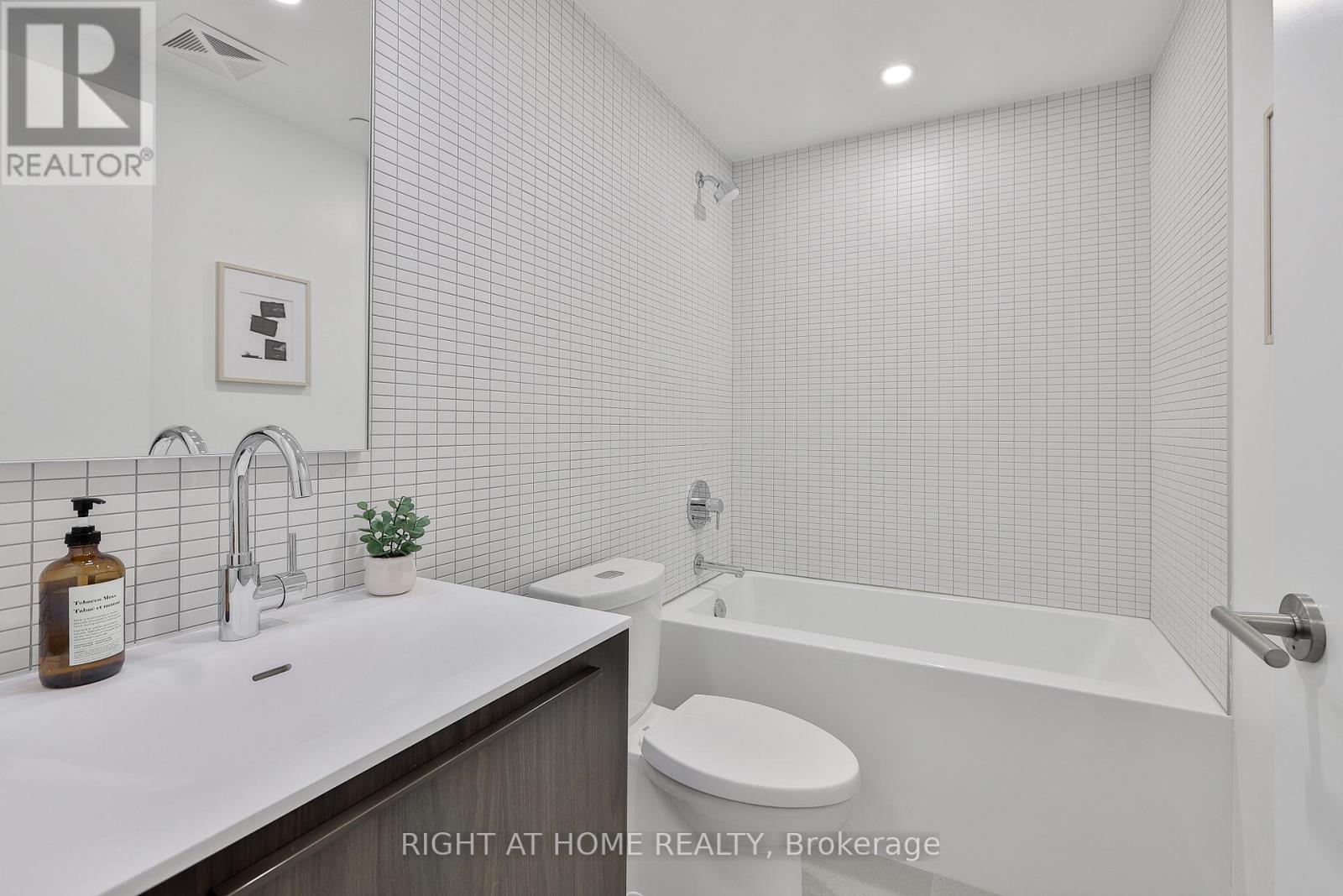 524 - 2720 Dundas Street W Property Photo 19