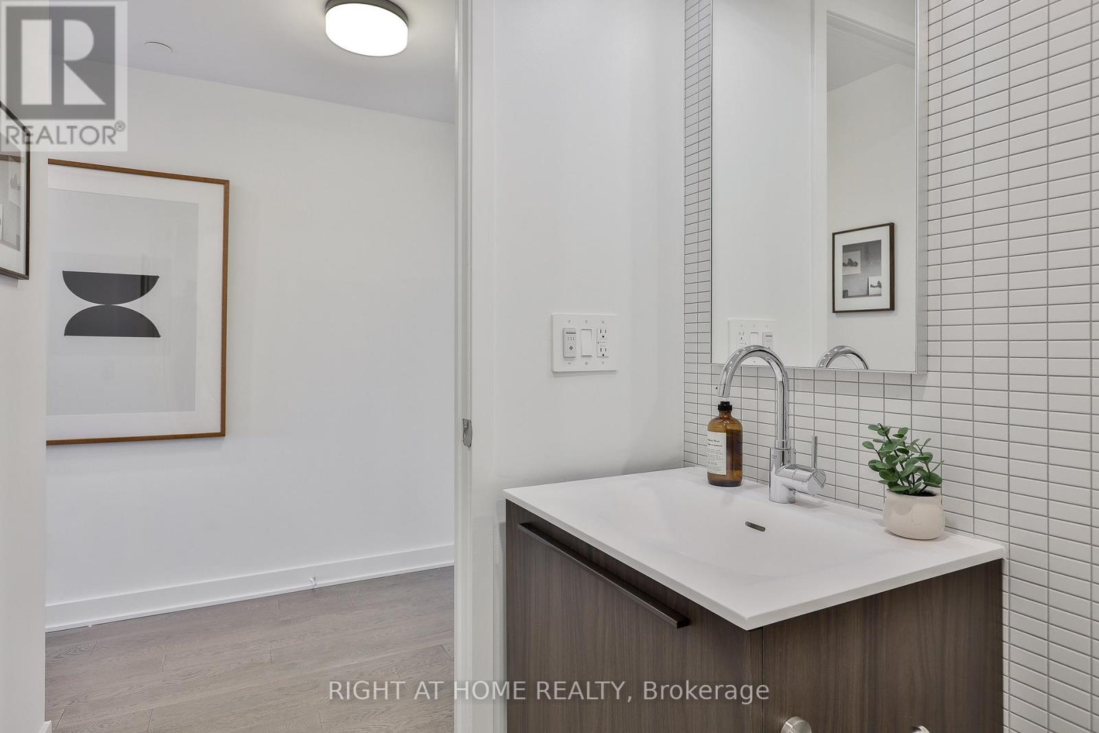 524 - 2720 Dundas Street W Property Photo 20