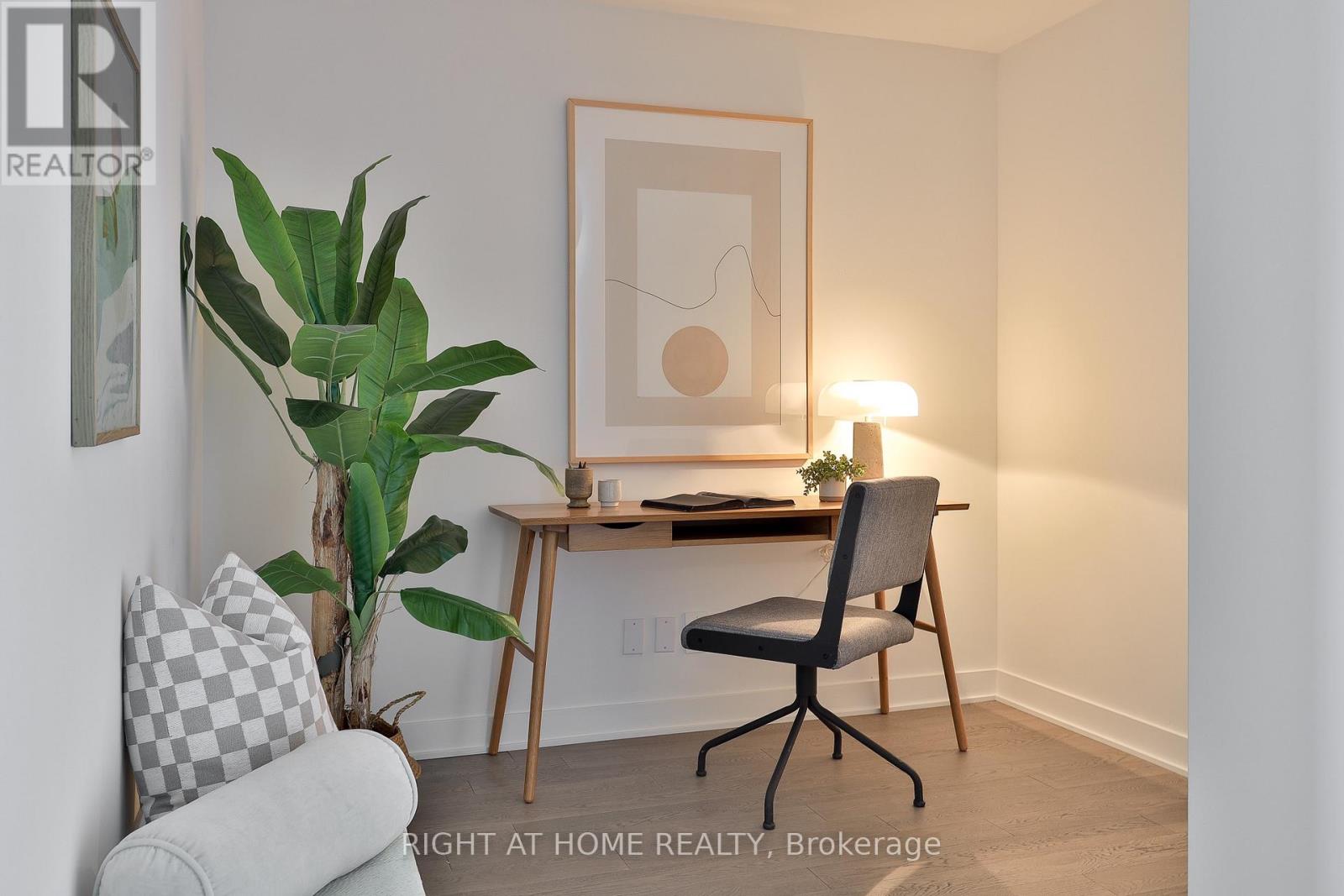 524 - 2720 Dundas Street W Property Photo 21