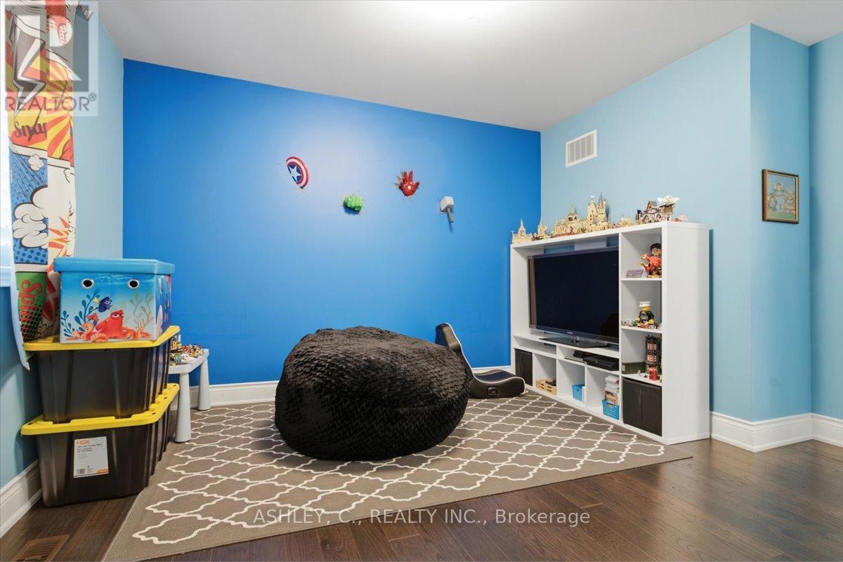 2177 Vineland Crescent Property Photo 33