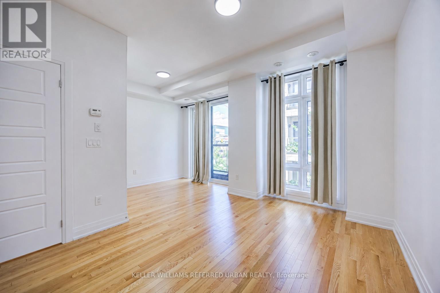 52 - 719 Lawrence Avenue W Property Photo 8