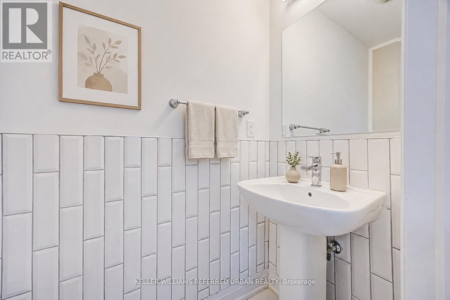 52 - 719 Lawrence Avenue W Property Photo 14