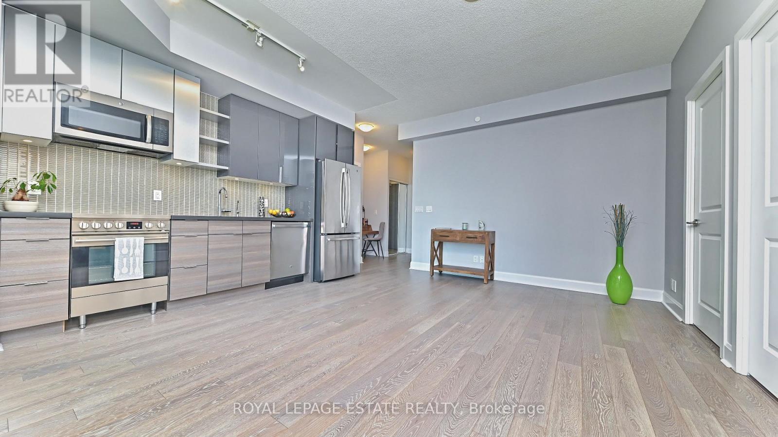 2901 - 33 Shore Breeze Drive Property Photo 3