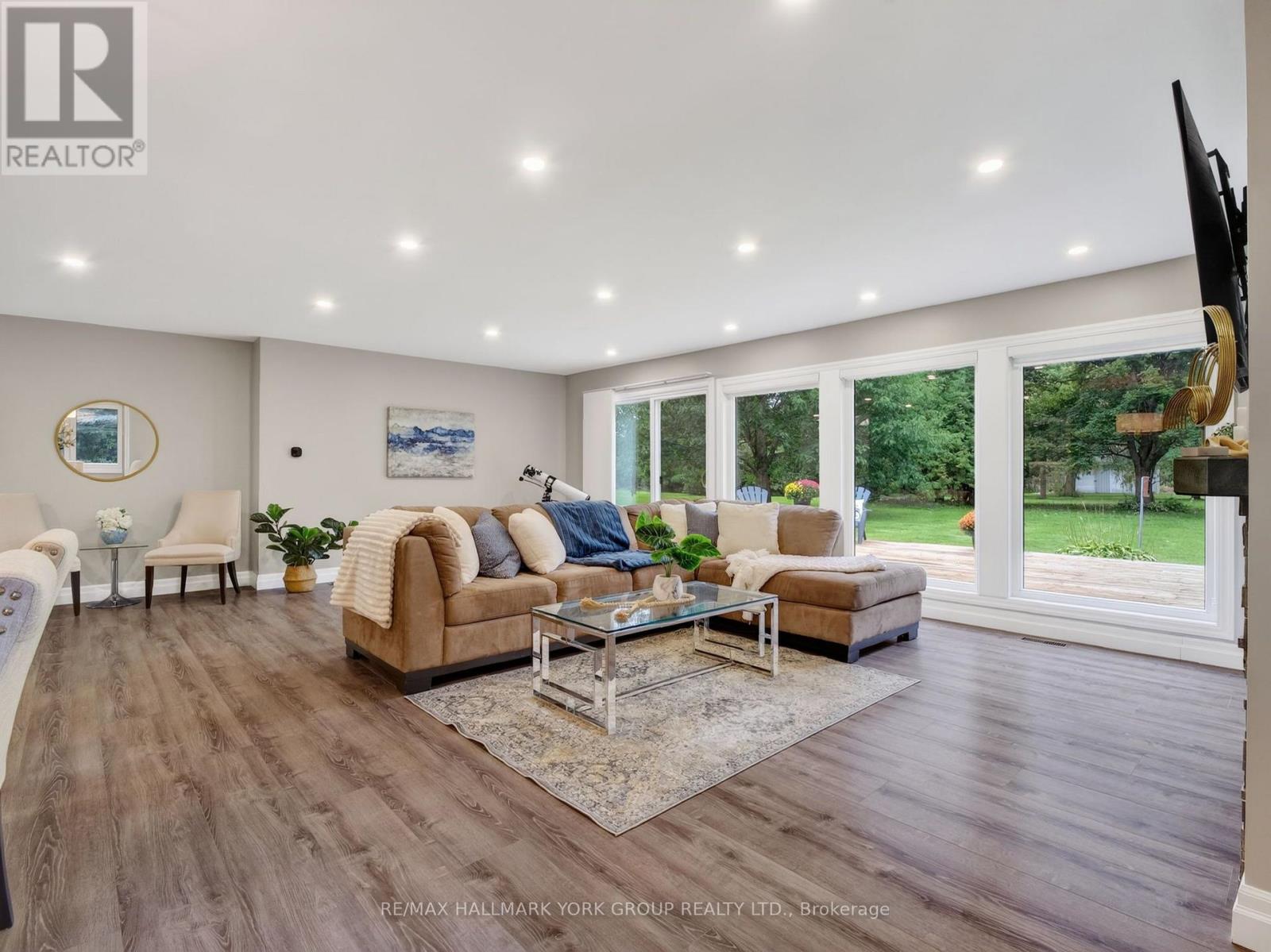 21 Birchview Drive Property Photo 1