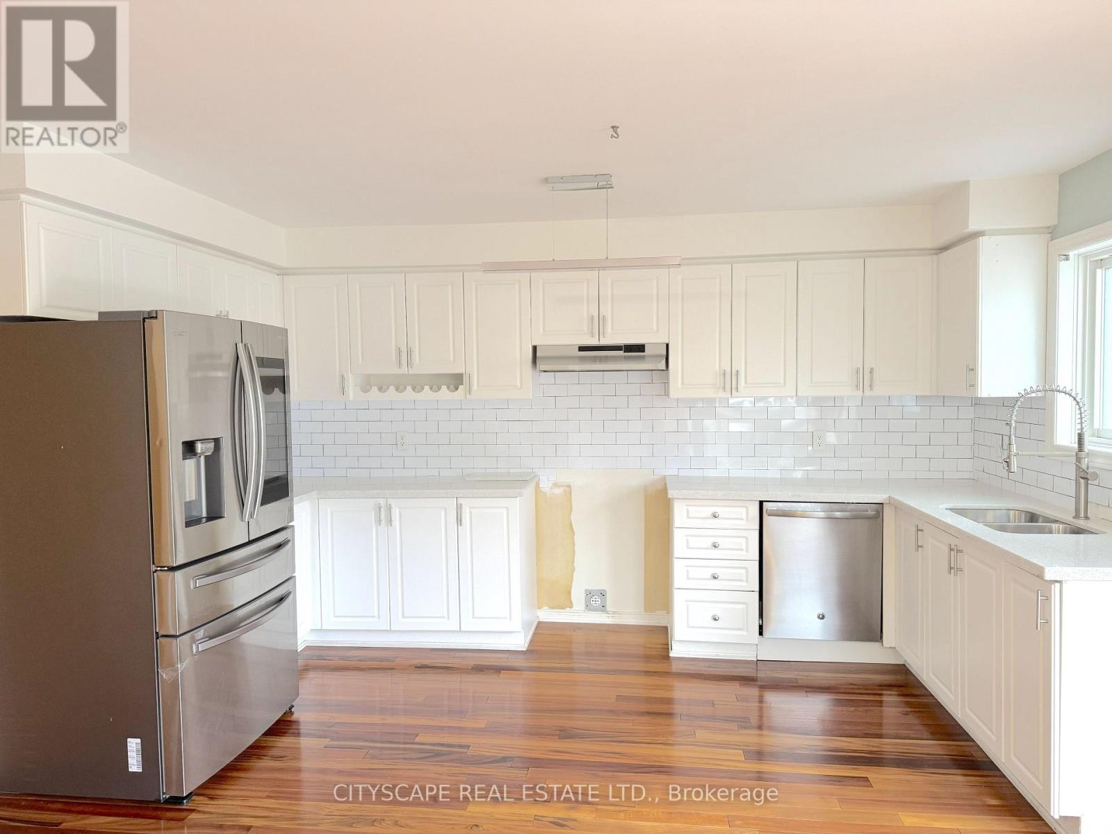 8 Safari Court Property Photo 11