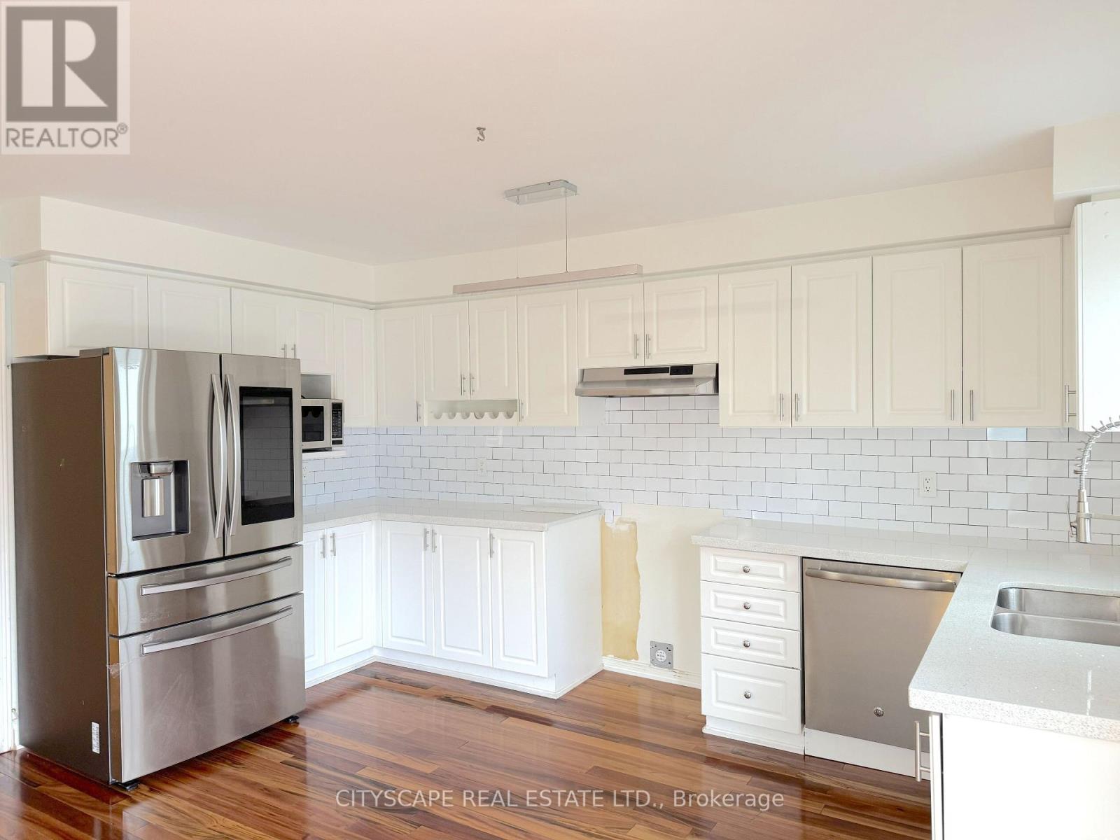 8 Safari Court Property Photo 12