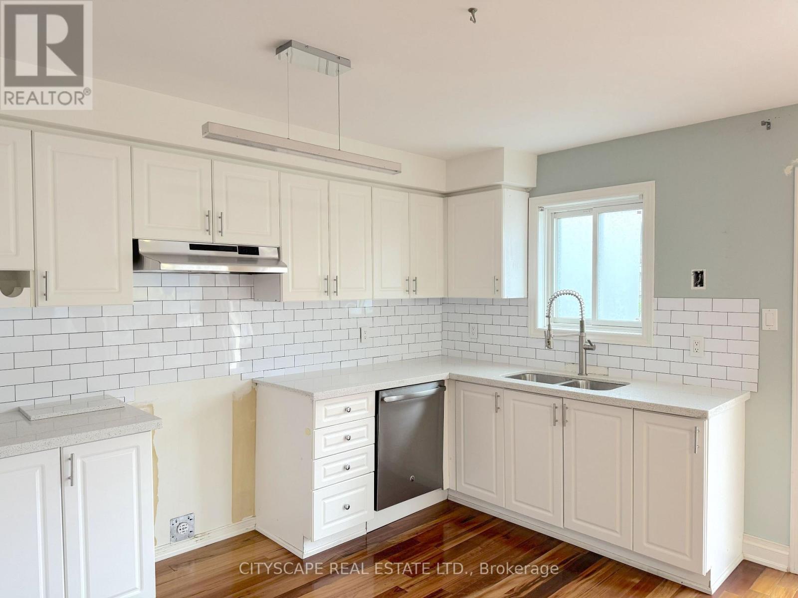 8 Safari Court Property Photo 13