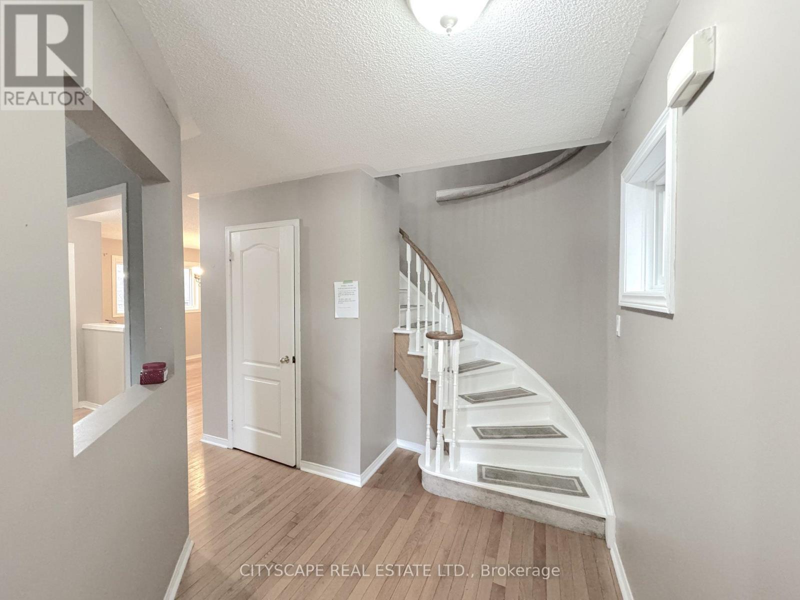 8 Safari Court Property Photo 19