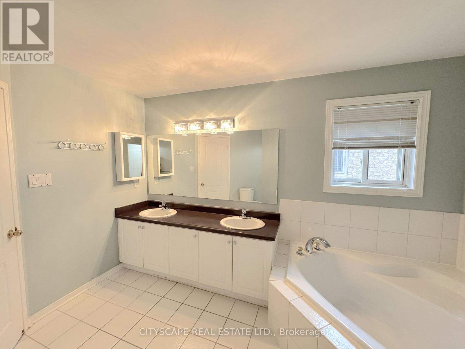 8 Safari Court Property Photo 24