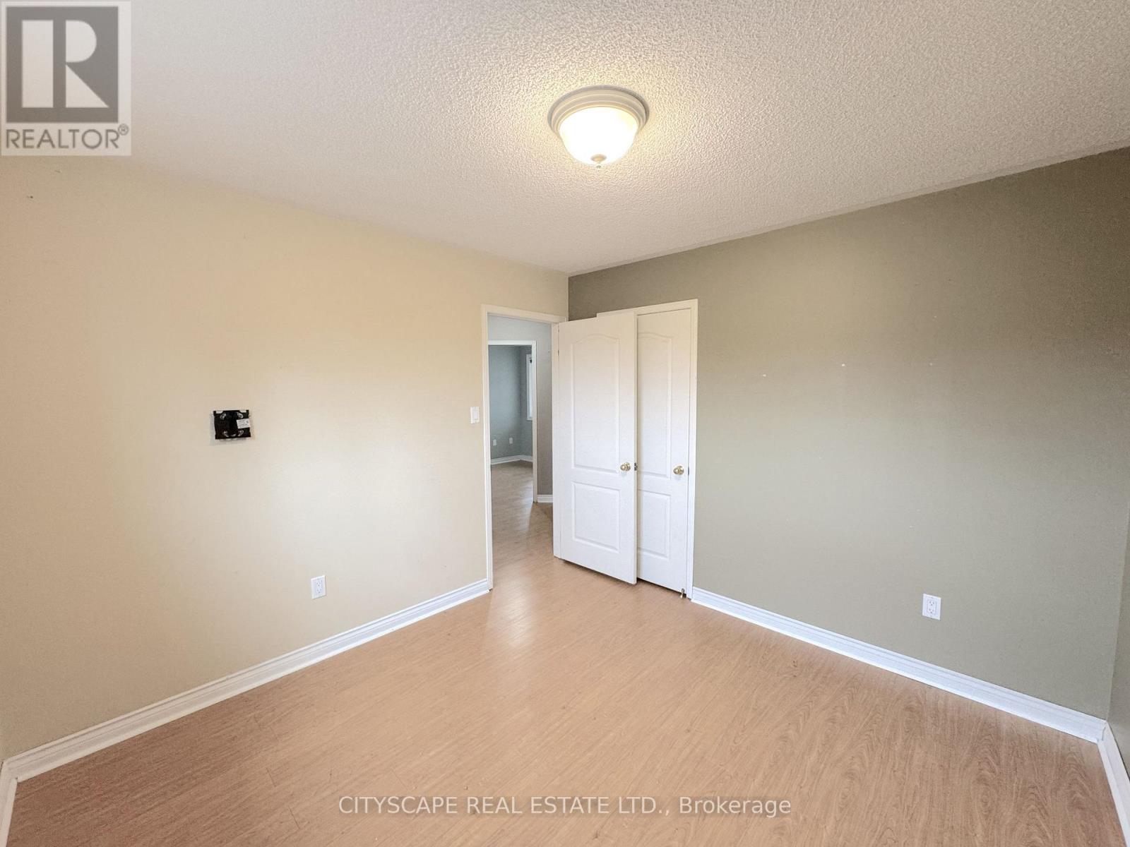8 Safari Court Property Photo 29