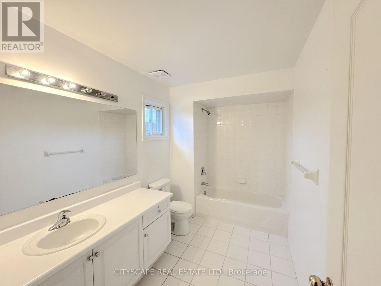 8 Safari Court Property Photo 30