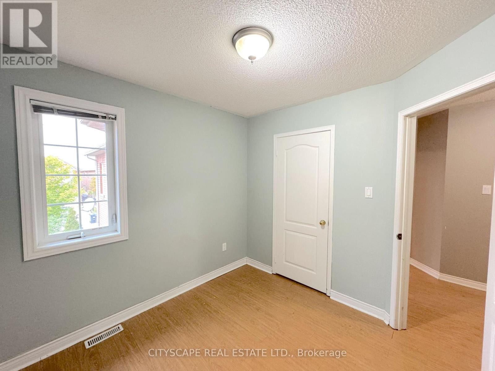 8 Safari Court Property Photo 33