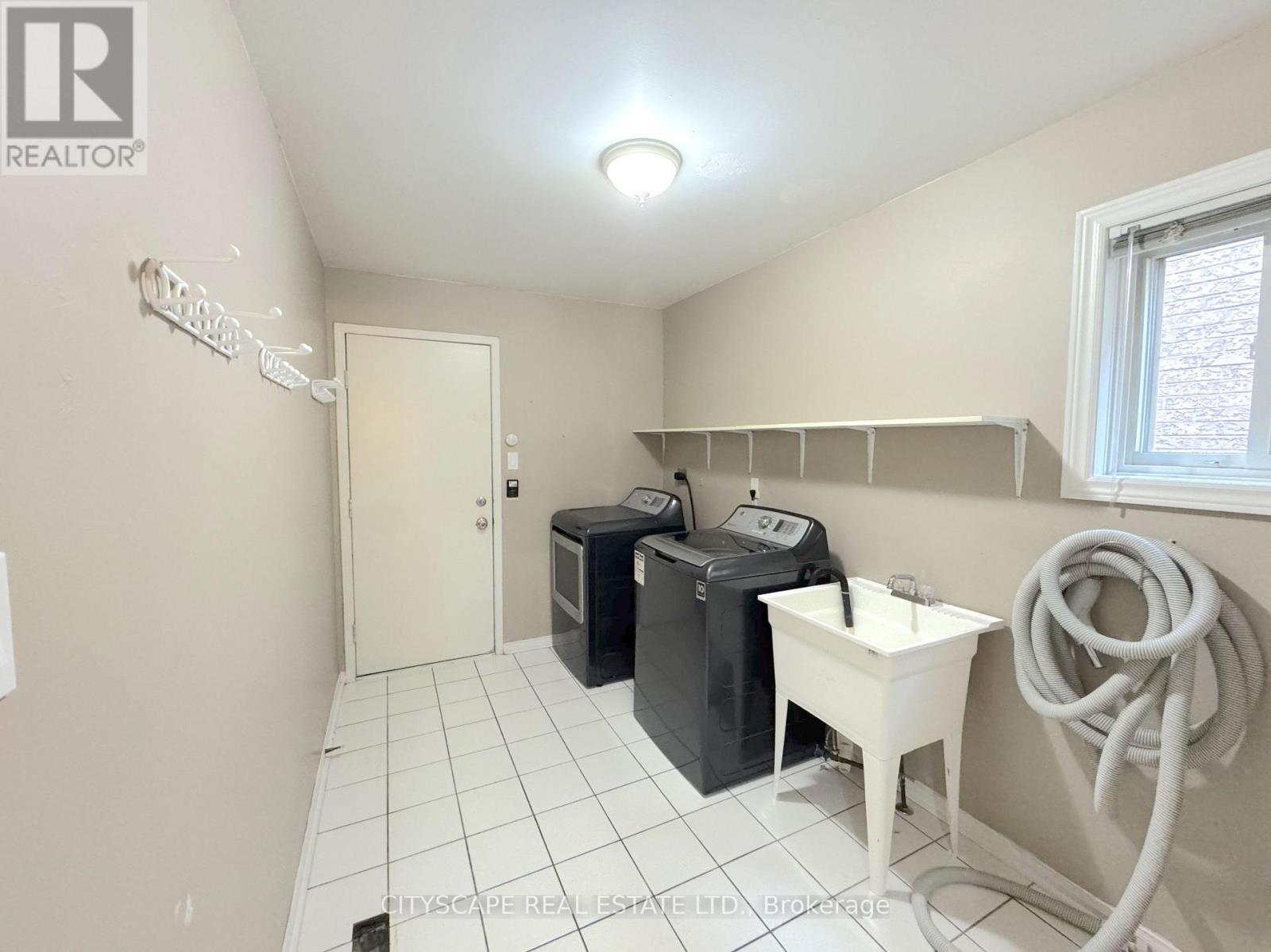 8 Safari Court Property Photo 35