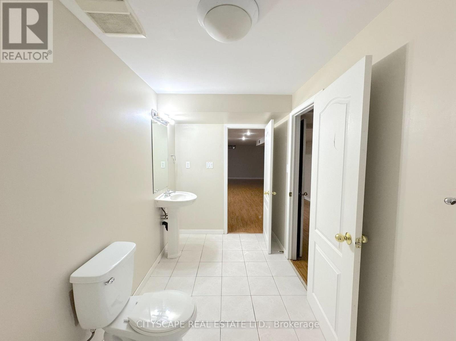 8 Safari Court Property Photo 43