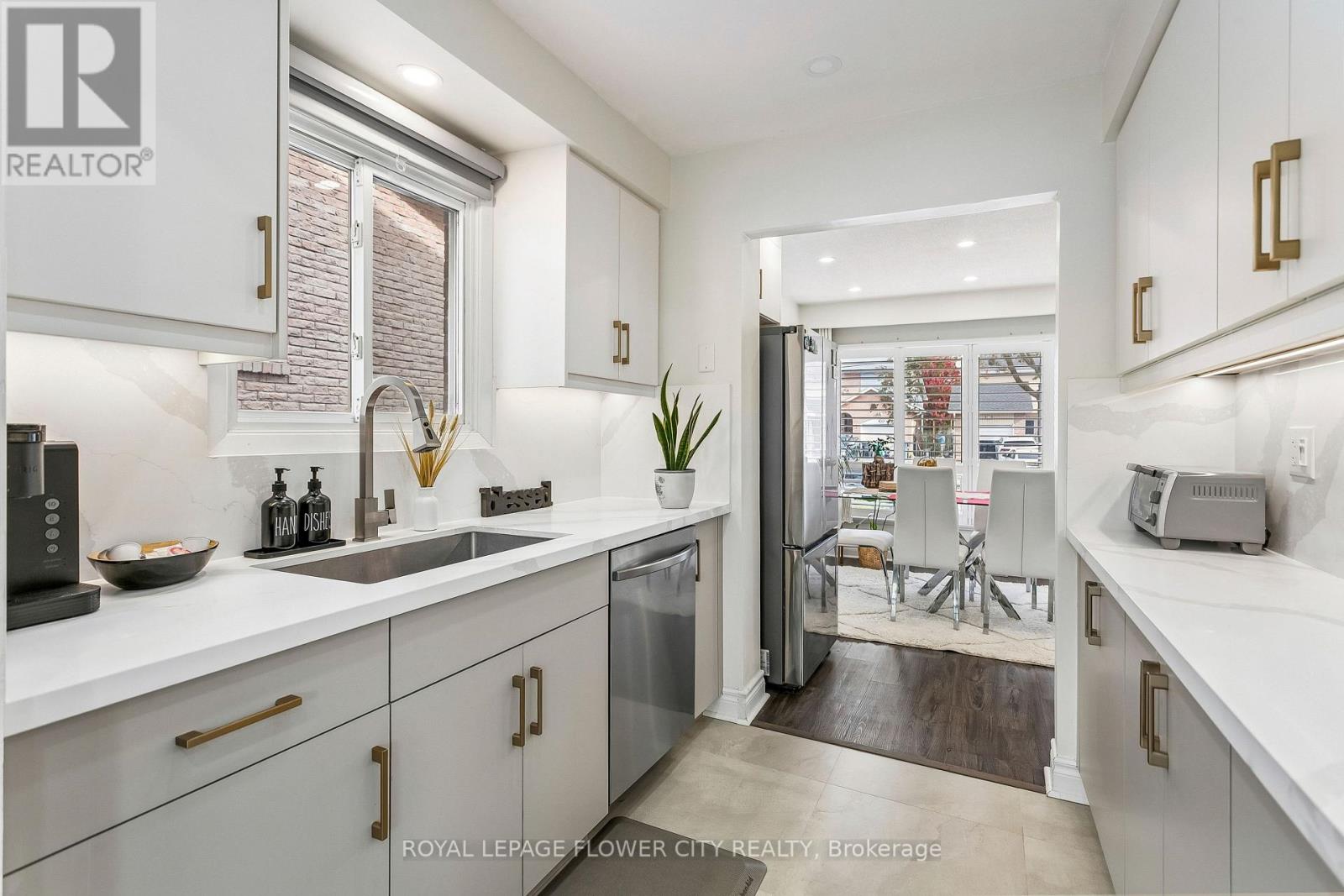 35 Camberley Crescent Property Photo 6