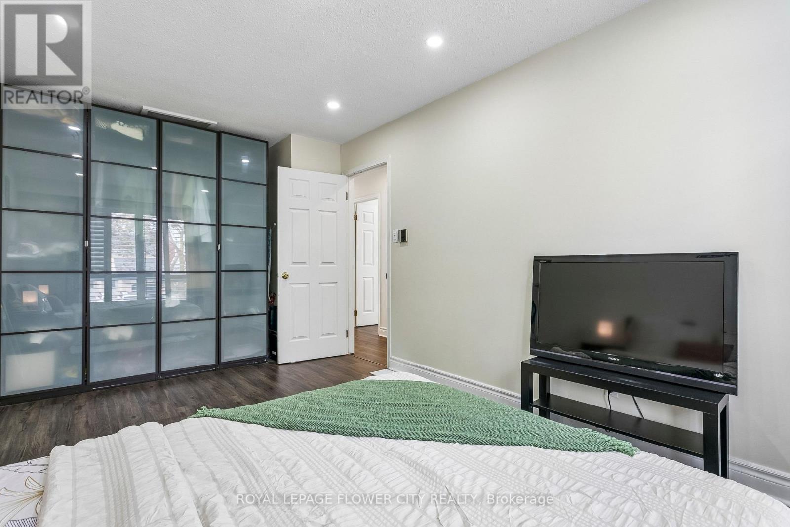 35 Camberley Crescent Property Photo 24