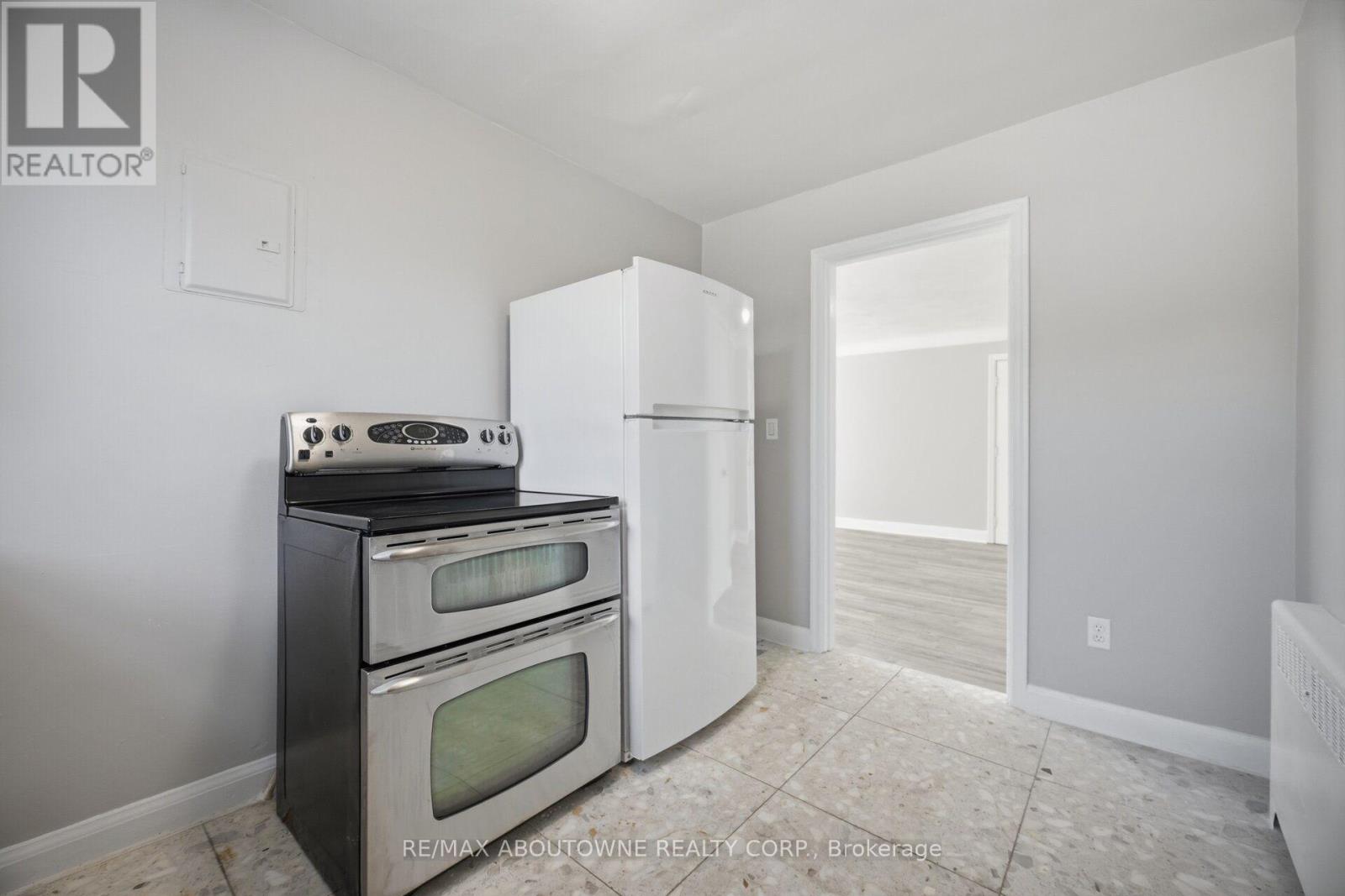 1 - 1047 Churchill Avenue E Property Photo 11