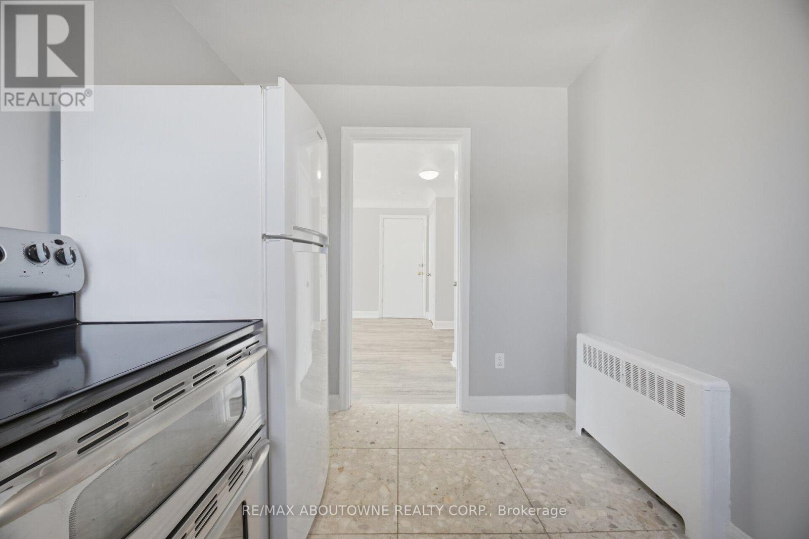 1 - 1047 Churchill Avenue E Property Photo 14