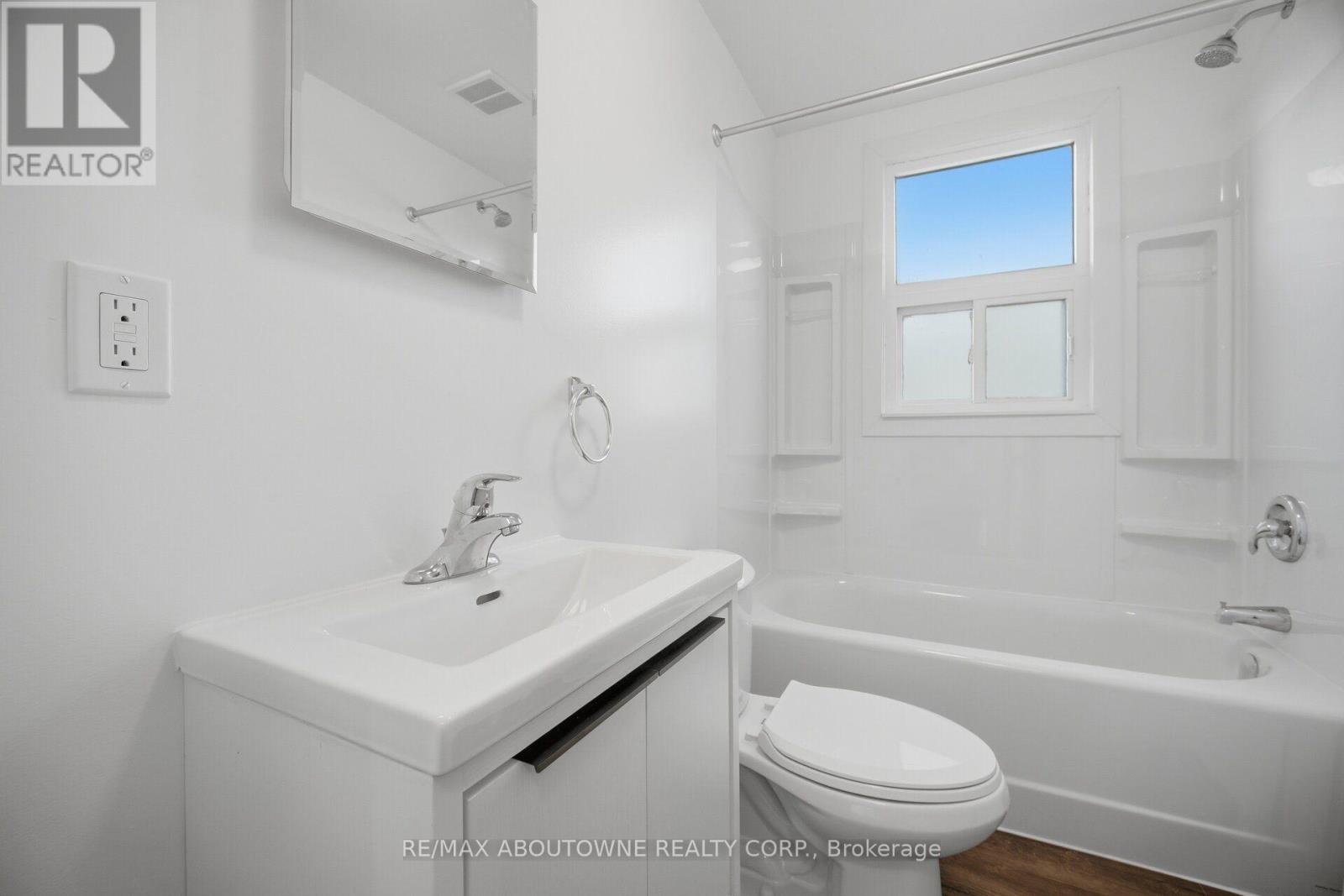 1 - 1047 Churchill Avenue E Property Photo 15